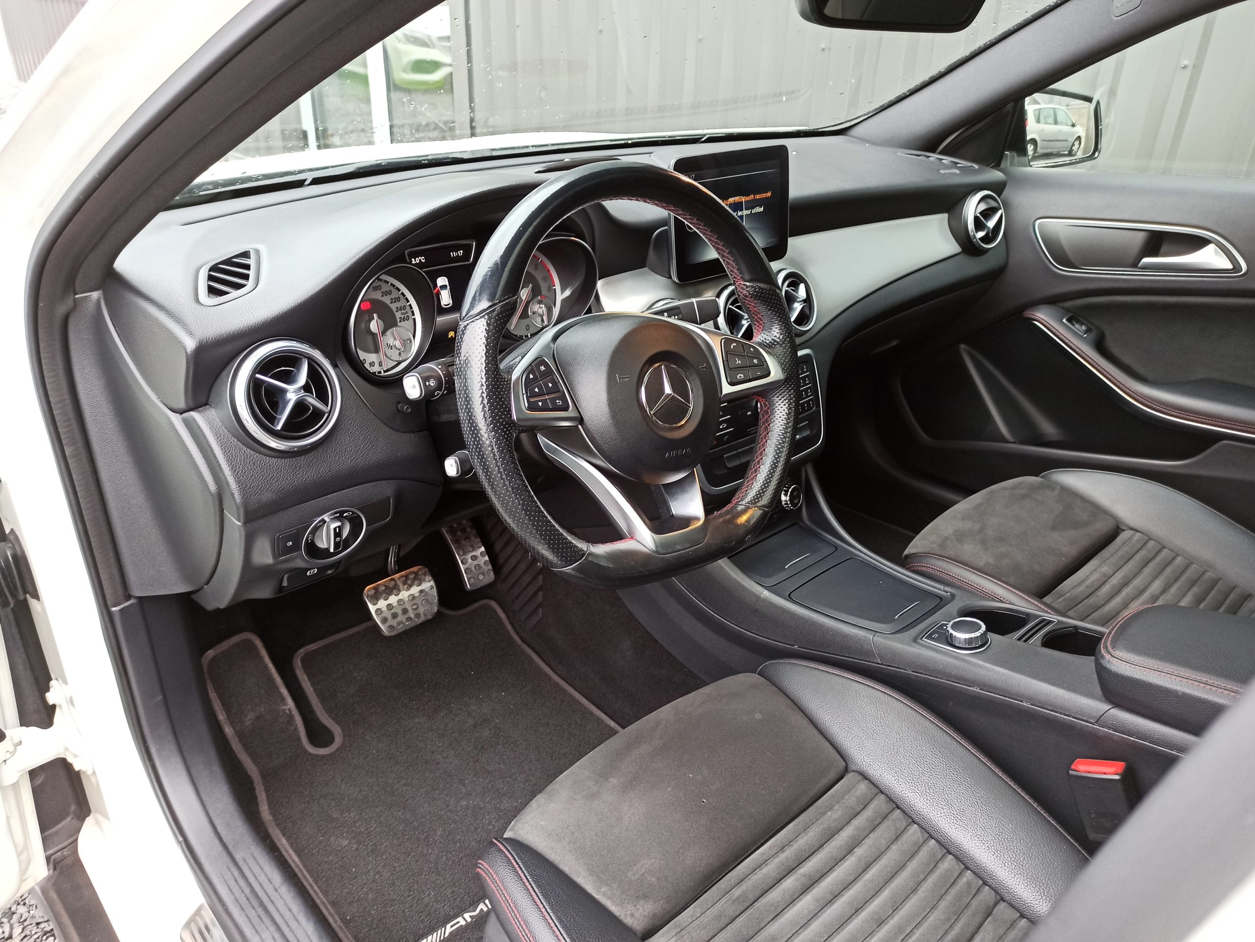 MERCEDES GLA 180 D FASCINATION AMG 7G-DCT