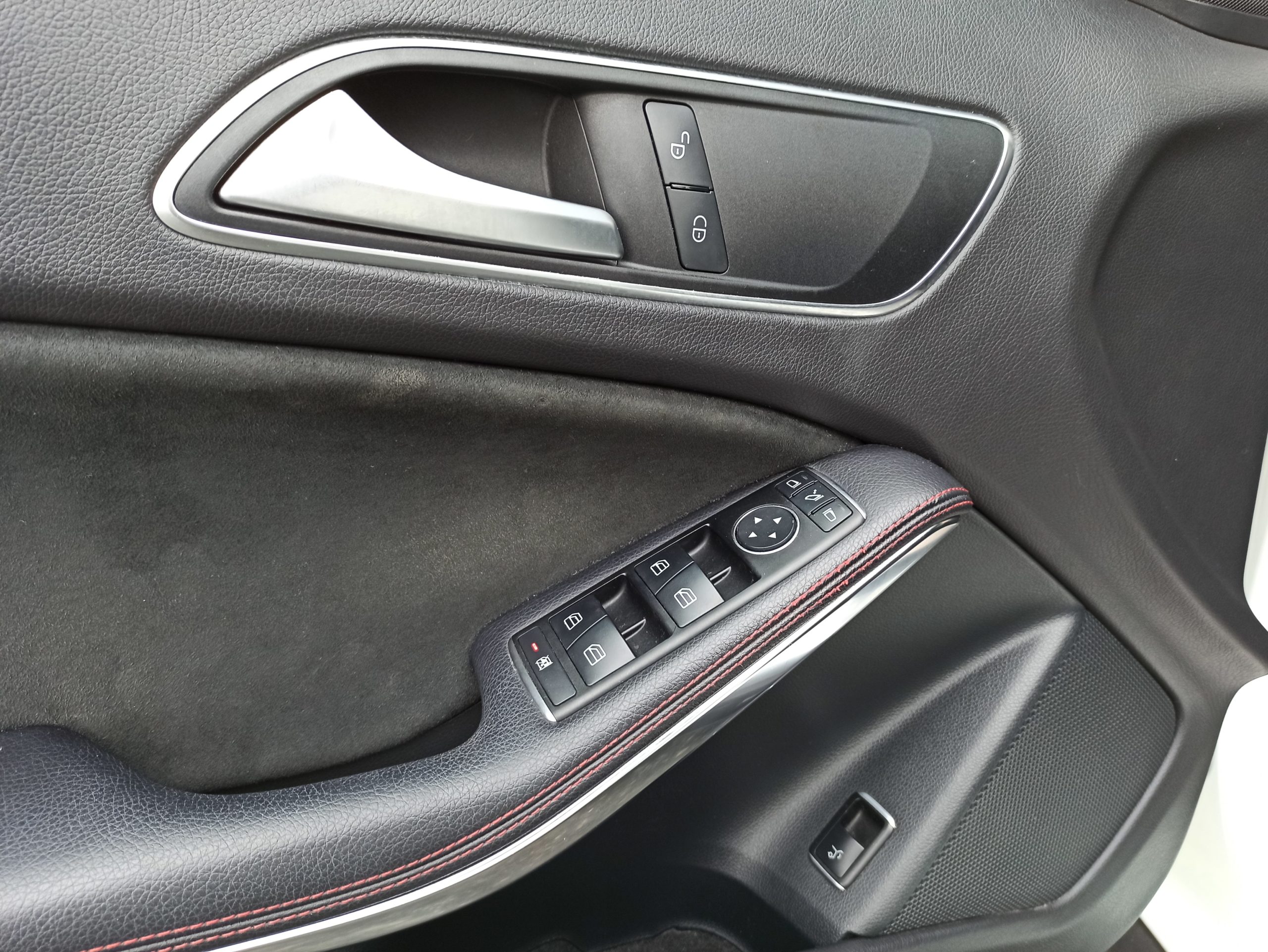 MERCEDES GLA 180 D FASCINATION AMG 7G-DCT