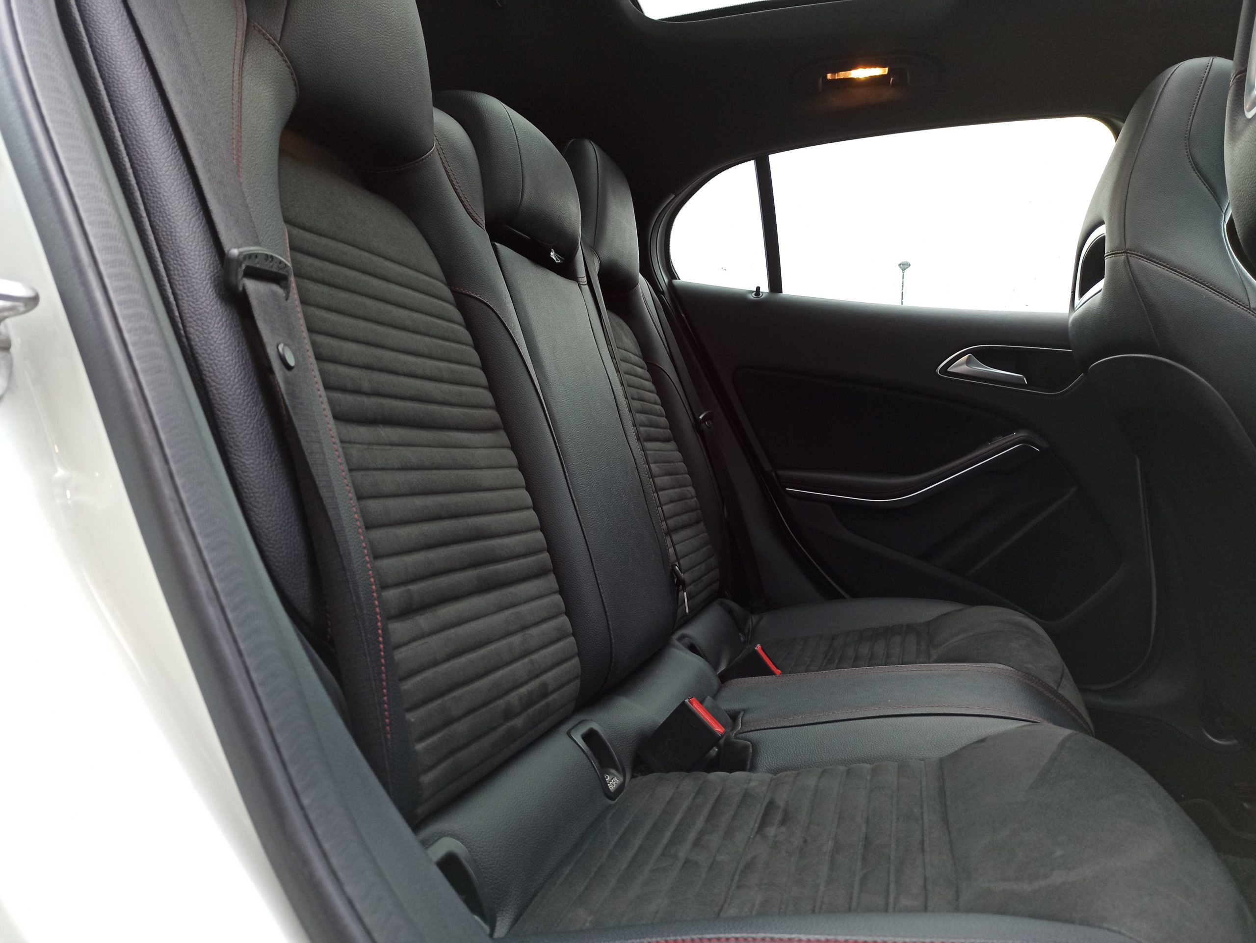 MERCEDES GLA 180 D FASCINATION AMG 7G-DCT