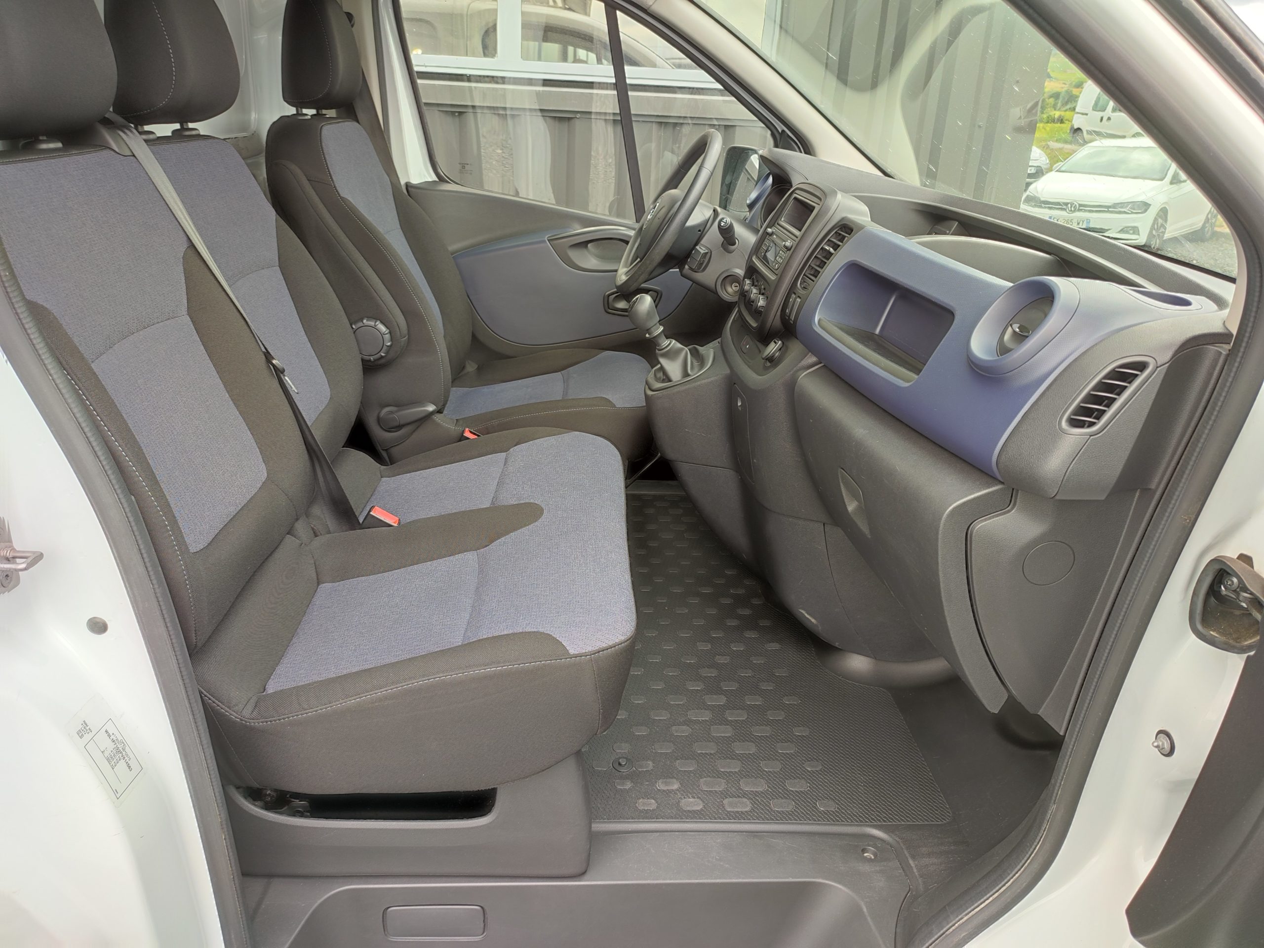 VIVARO L1H1 PACK CLIM + F2700 145CH BI-TURBO