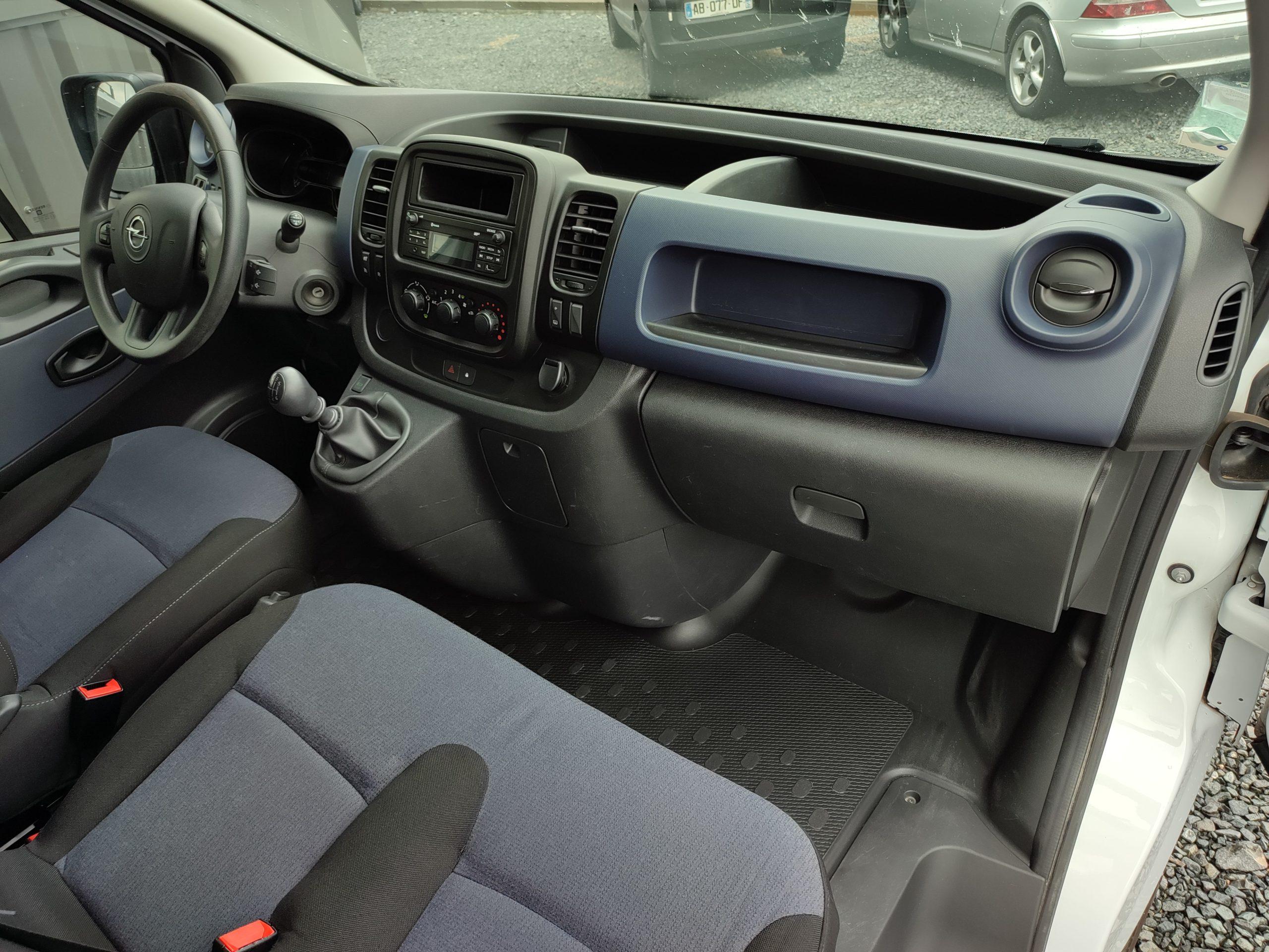 VIVARO L1H1 PACK CLIM + F2700 145CH BI-TURBO