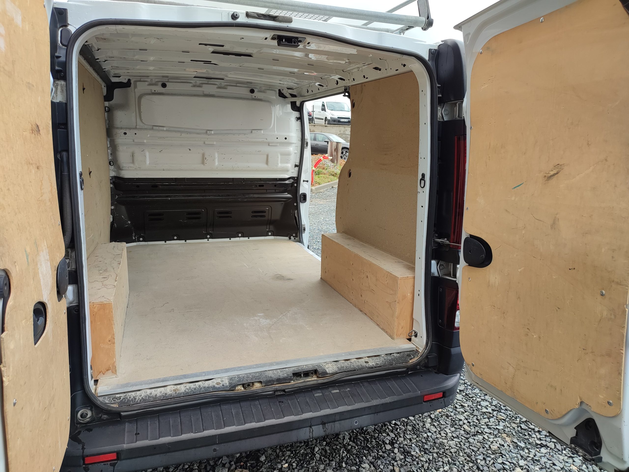 VIVARO L1H1 PACK CLIM + F2700 145CH BI-TURBO