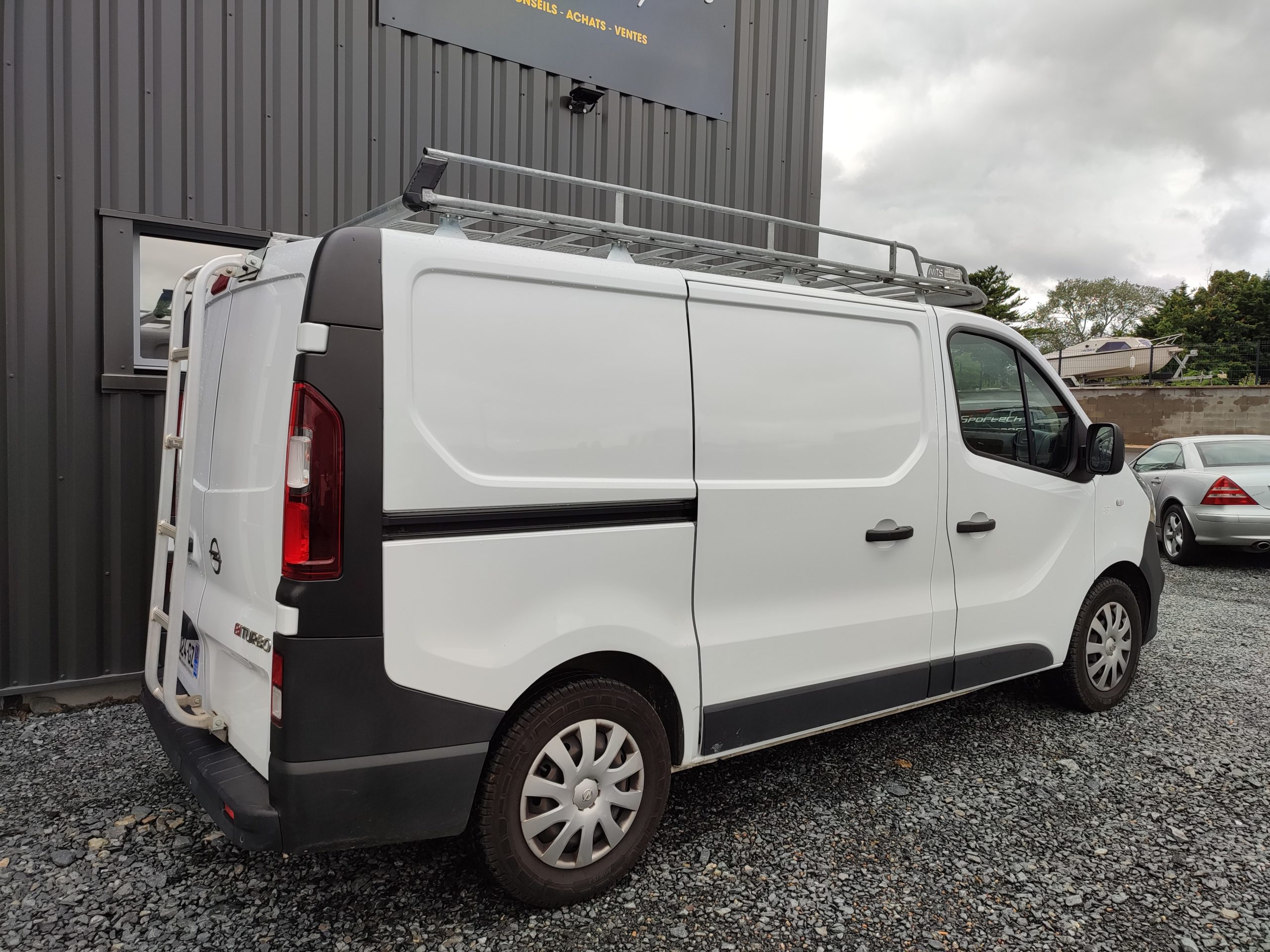 VIVARO L1H1 PACK CLIM + F2700 145CH BI-TURBO