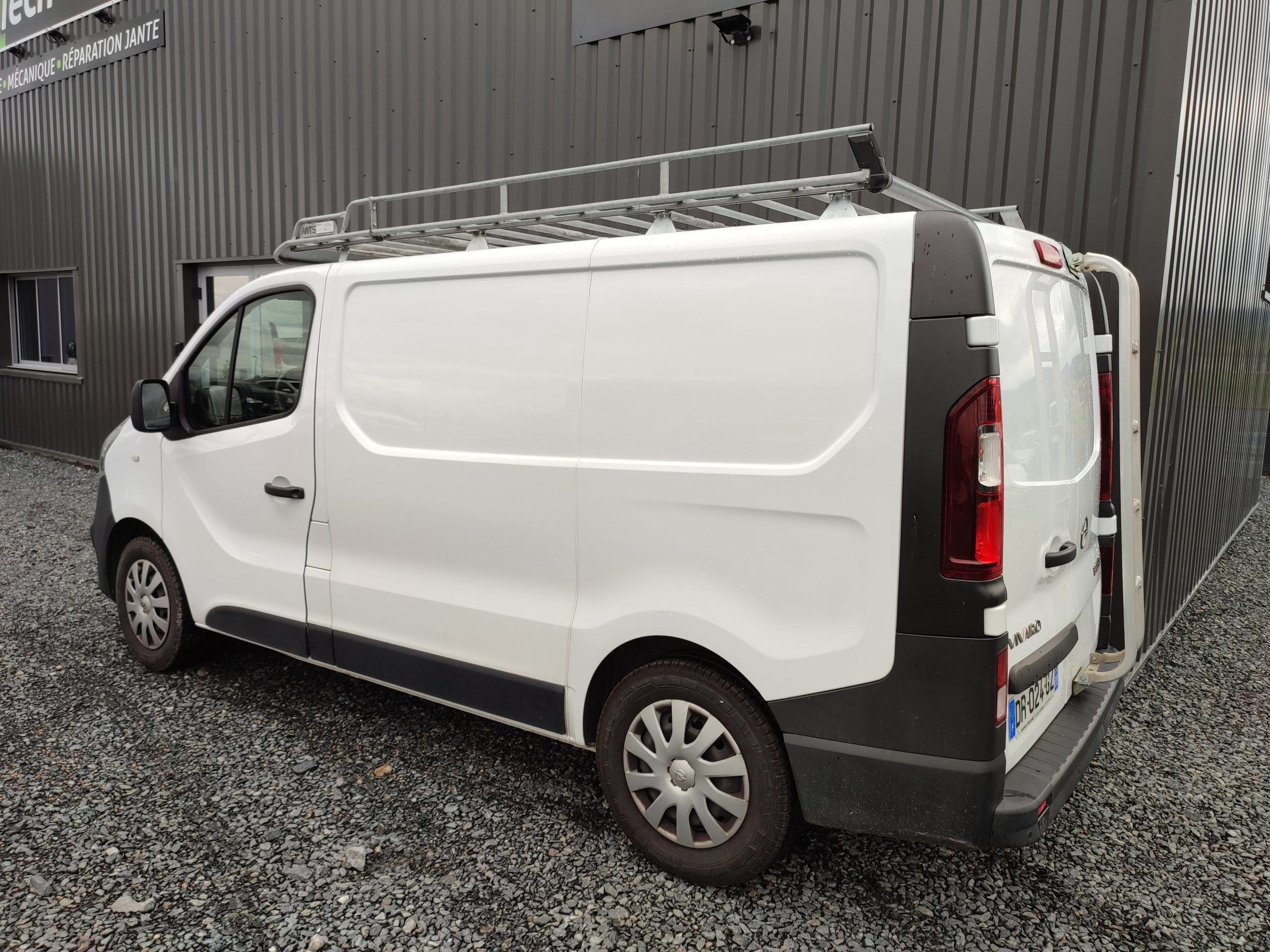 VIVARO L1H1 PACK CLIM + F2700 145CH BI-TURBO