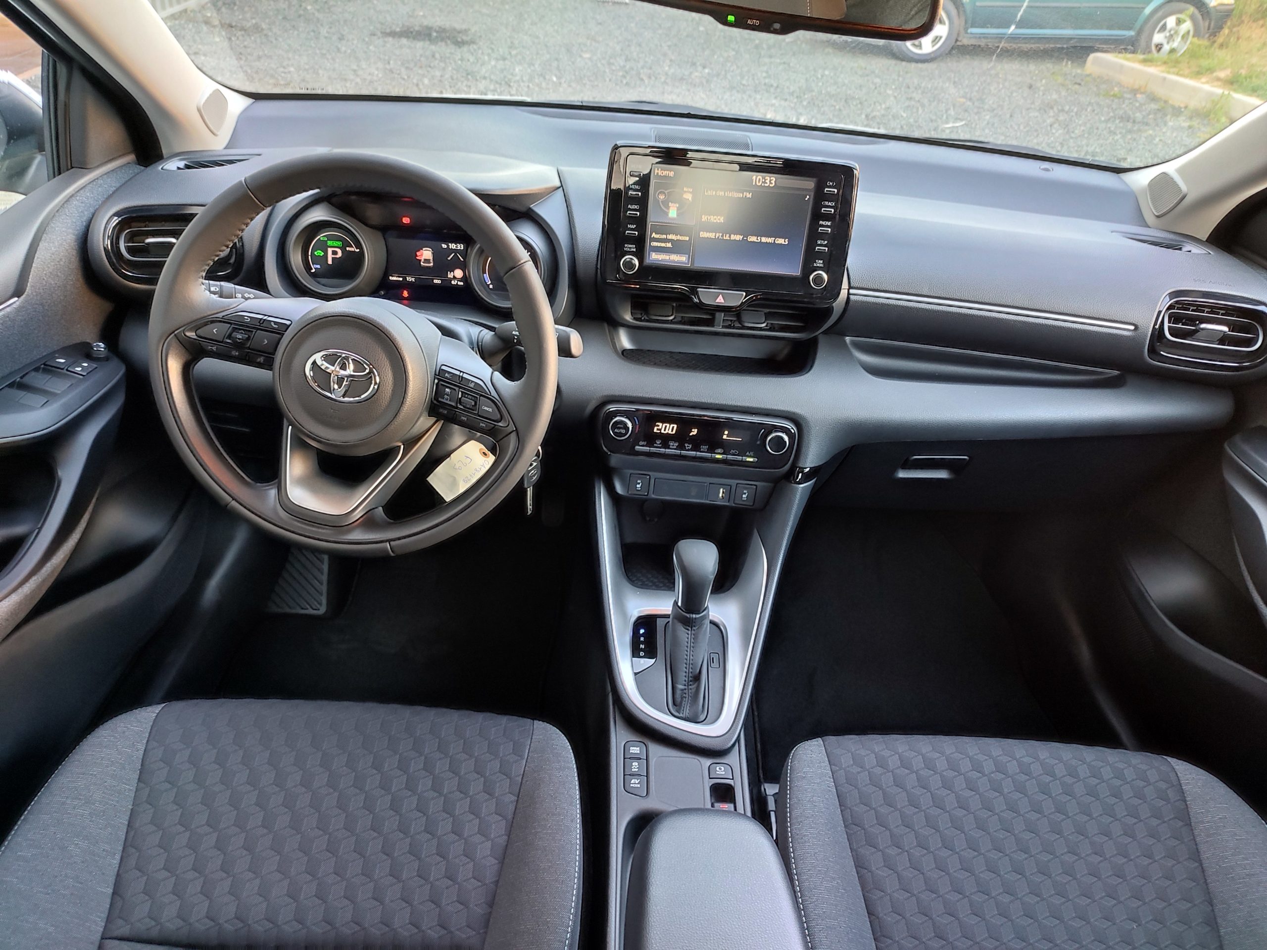 TOYOTA YARIS HYBRIDE 100H DESIGN