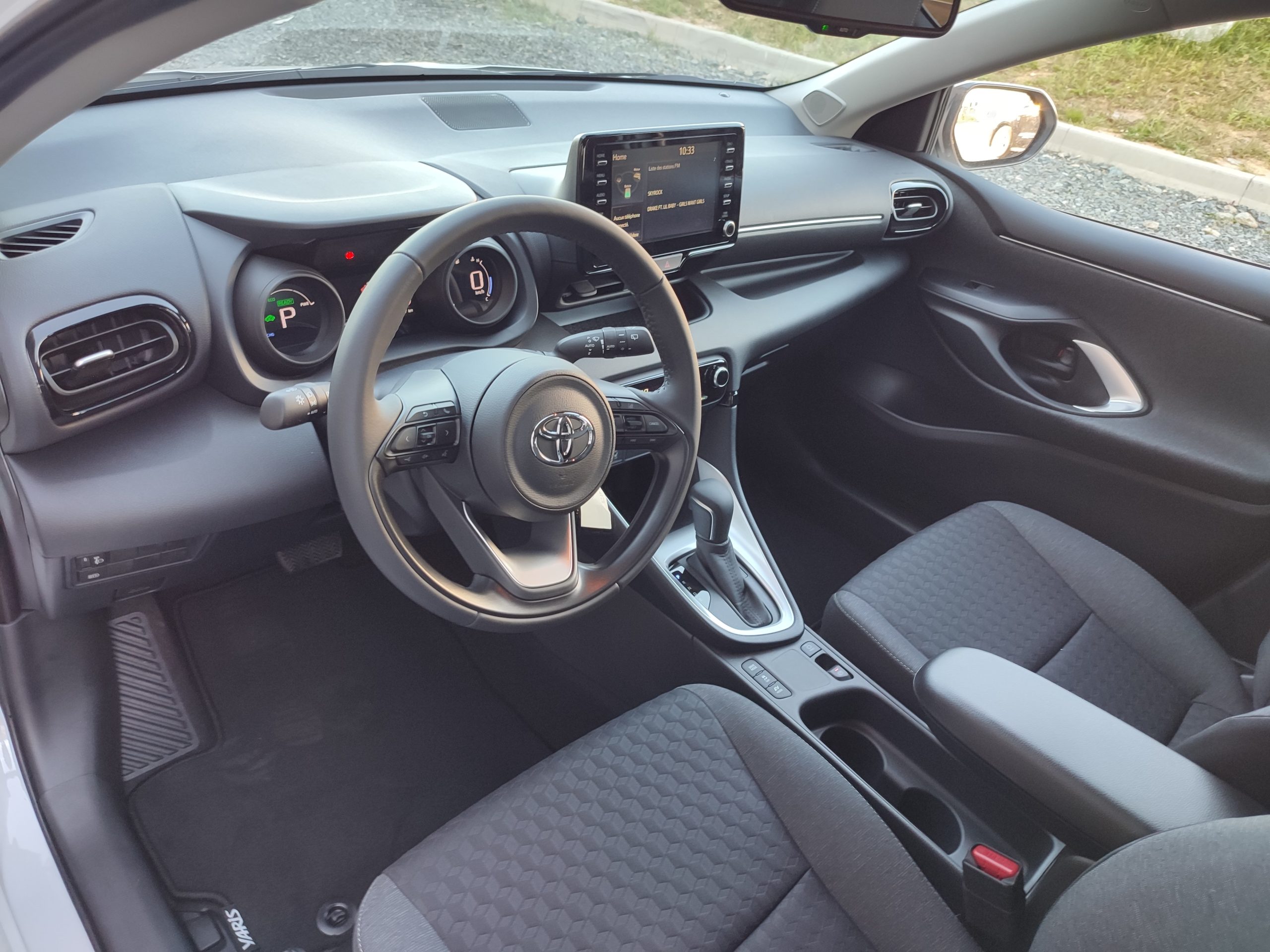 TOYOTA YARIS HYBRIDE 100H DESIGN
