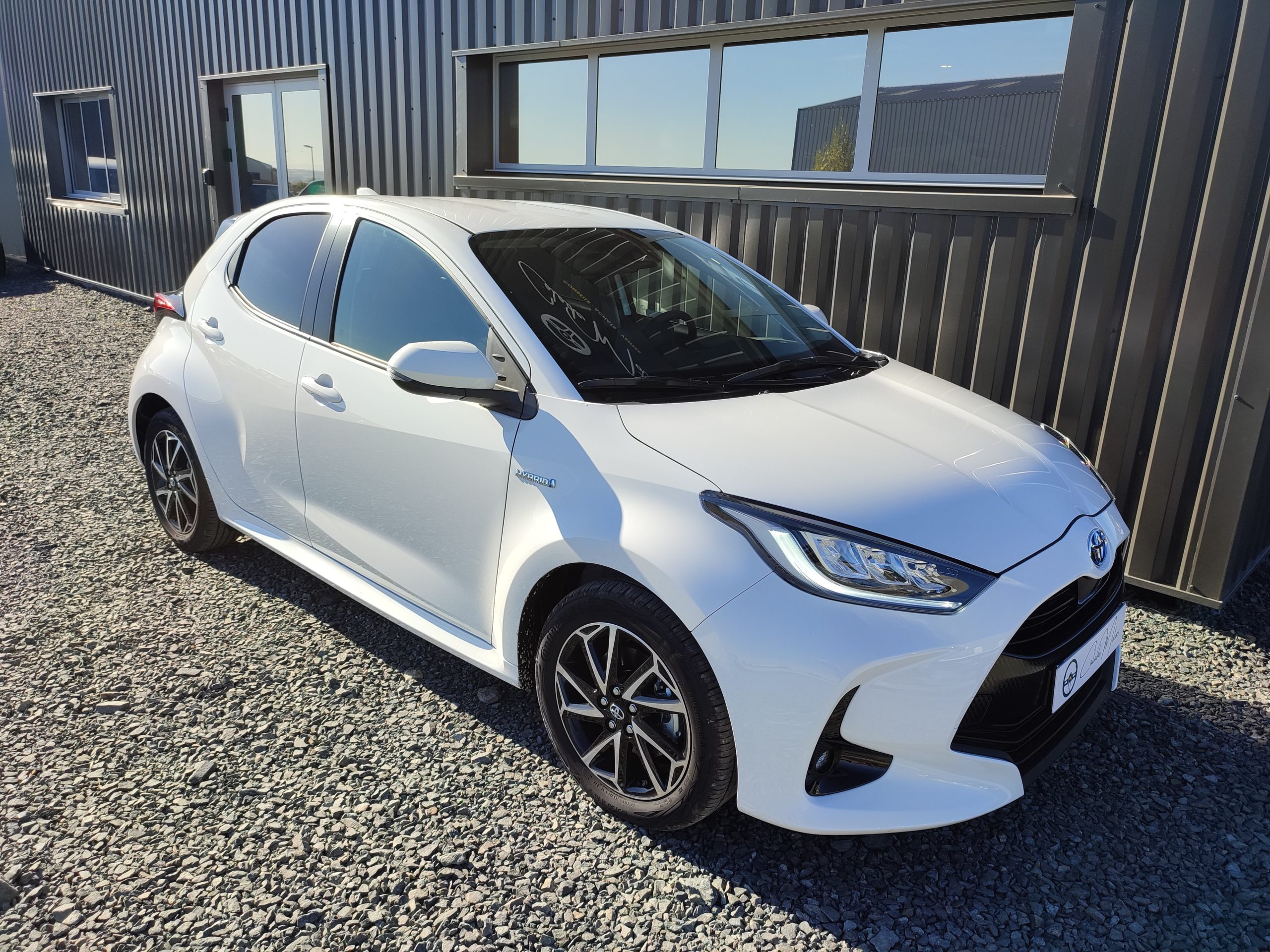 TOYOTA YARIS HYBRIDE 100H DESIGN