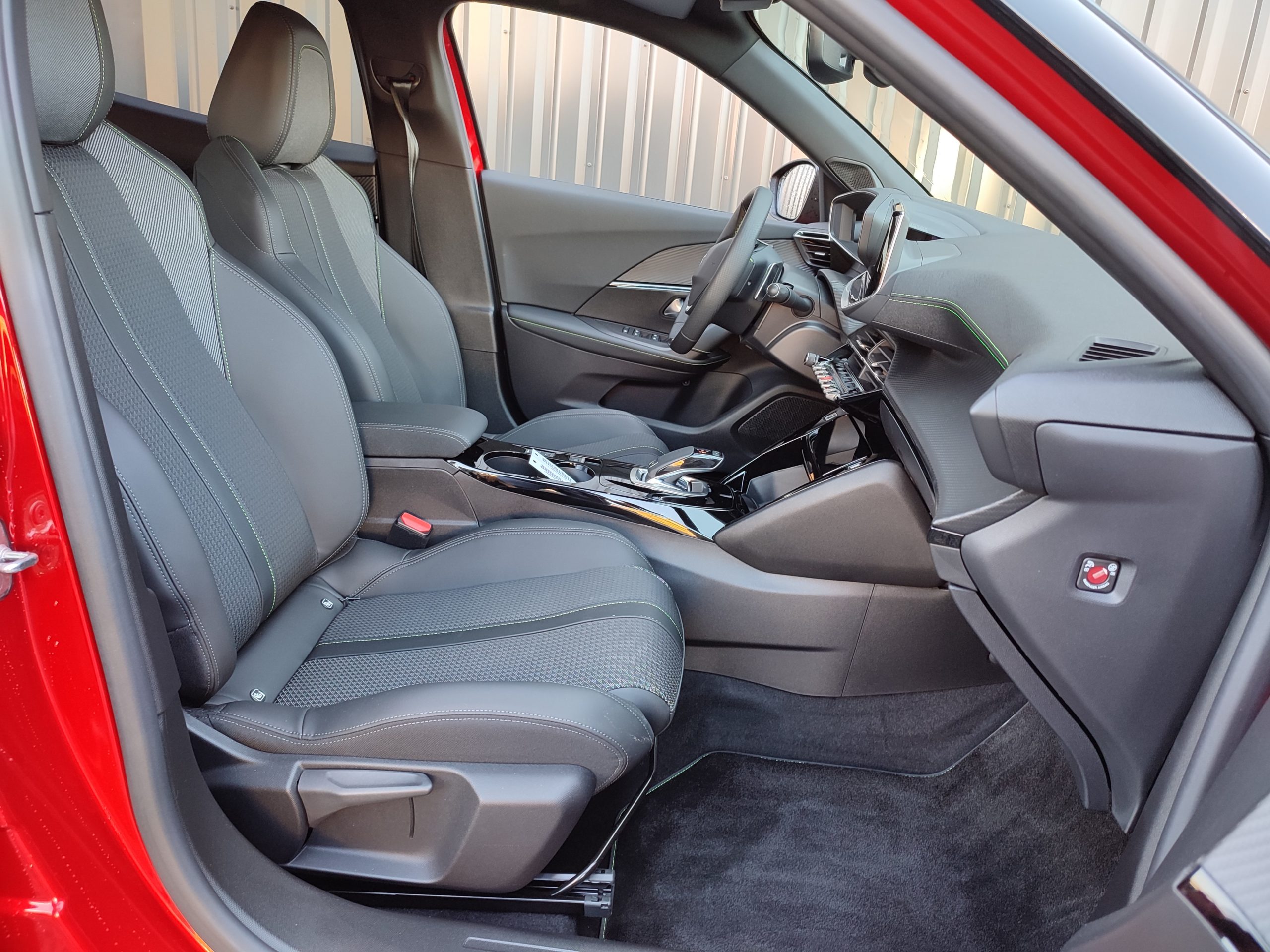 PEUGEOT 2008 GT LINE 1.2 PURETECH 130 CH EAT8