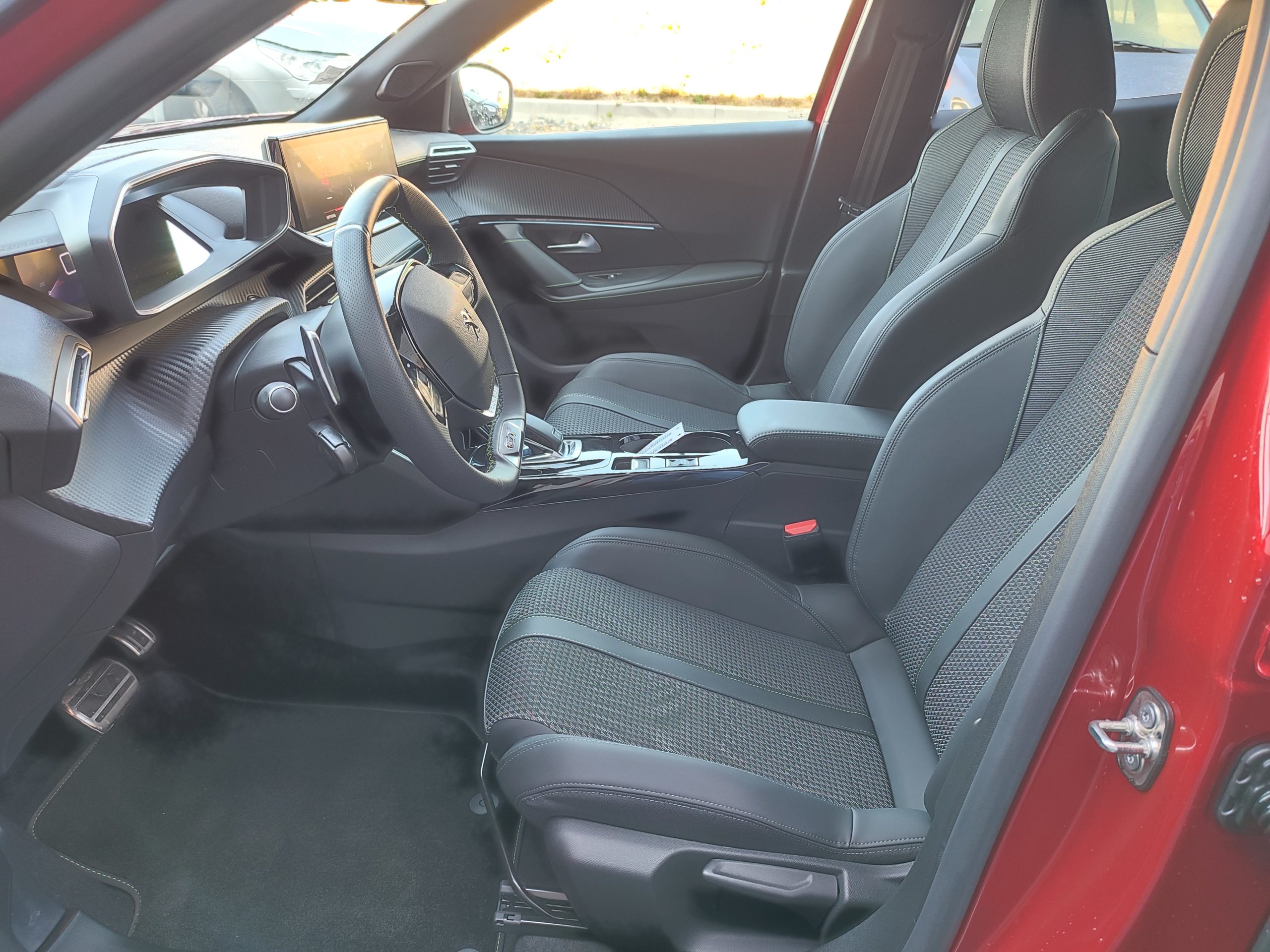 PEUGEOT 2008 GT LINE 1.2 PURETECH 130 CH EAT8