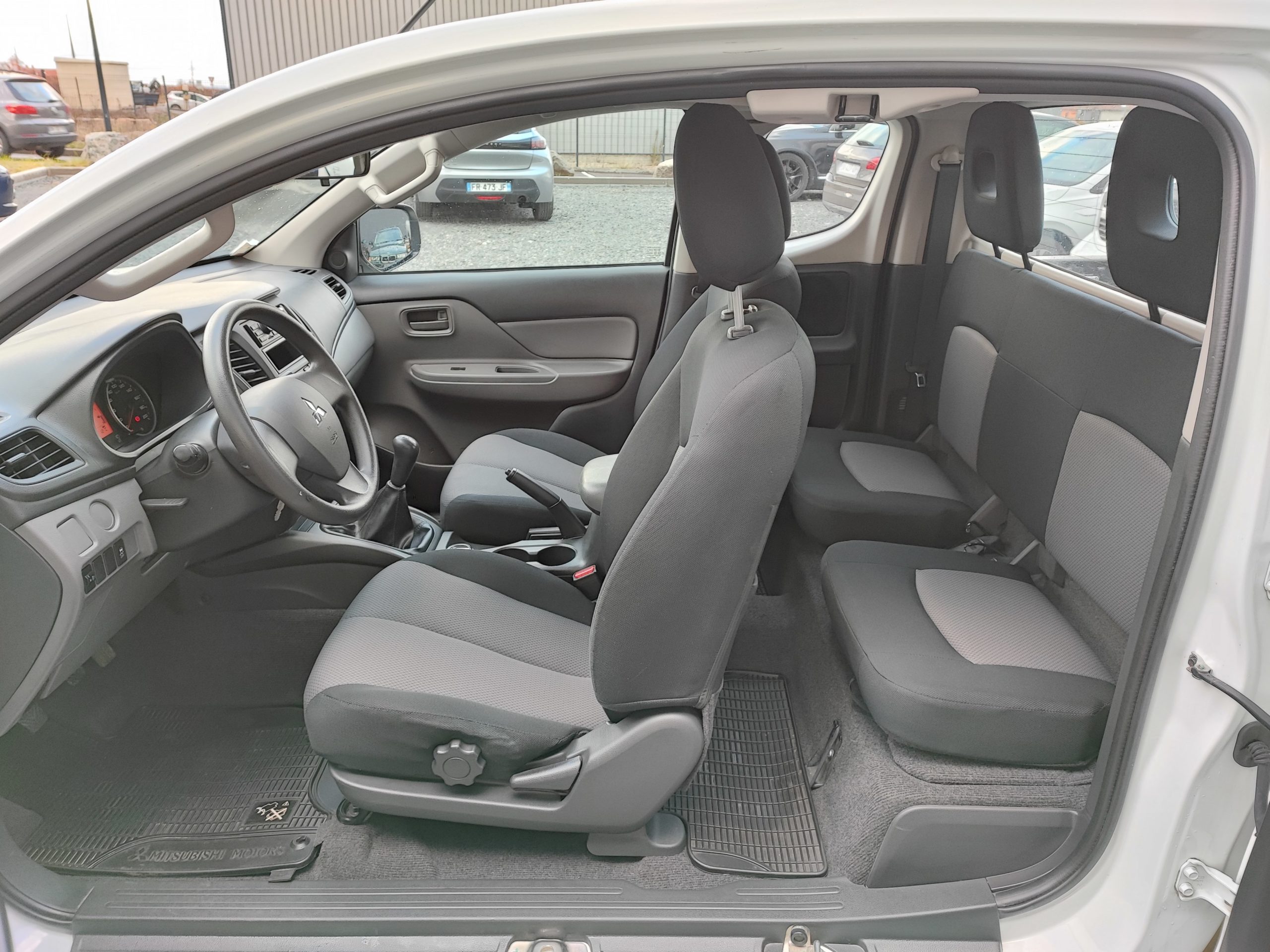 MITSUBISHI L200 CLUB CABINE 2.4DI-D 154 INFORM CLIM