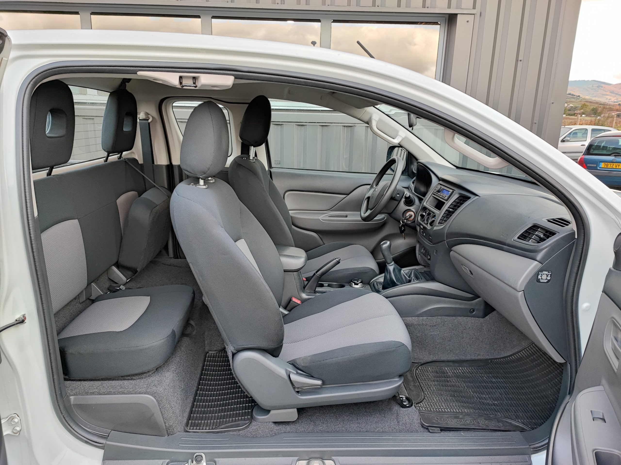 MITSUBISHI L200 CLUB CABINE 2.4DI-D 154 INFORM CLIM