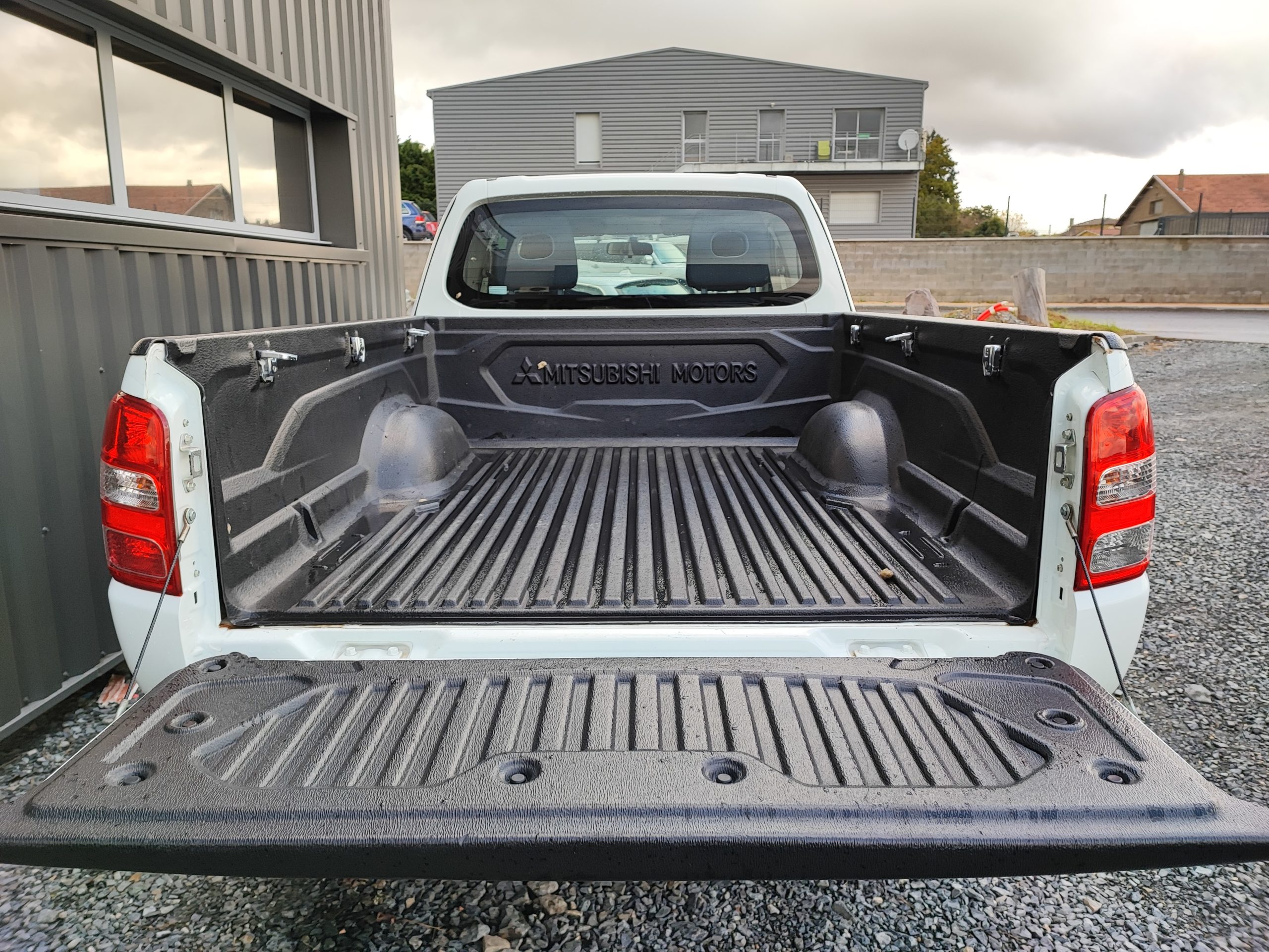 MITSUBISHI L200 CLUB CABINE 2.4DI-D 154 INFORM CLIM