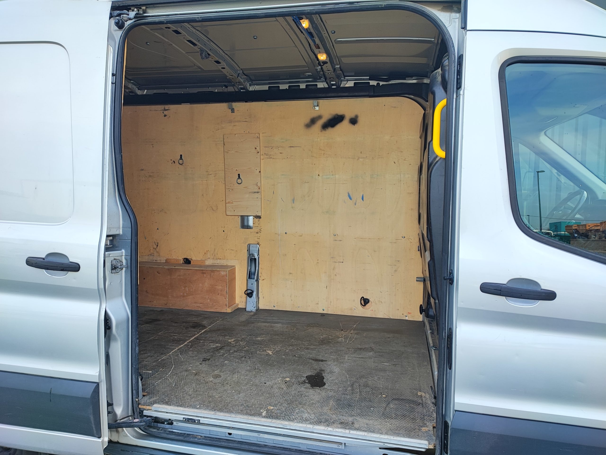 FORD TRANSIT FOURGON L2H2 2.2 TDCI 125CH TREND