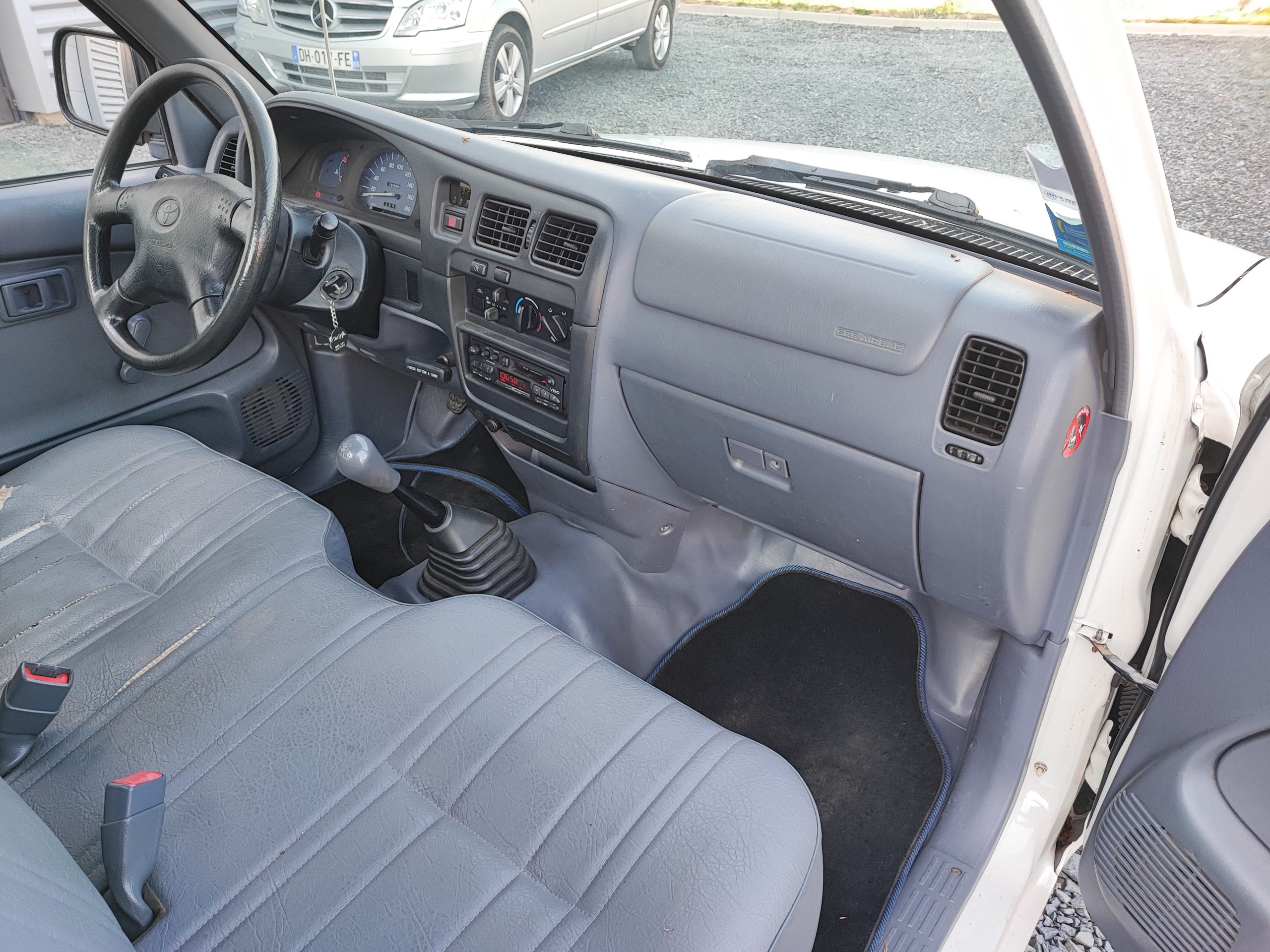 TOYOTA HILUX VI 90 D-4D SIMPLE CABINE 4×2