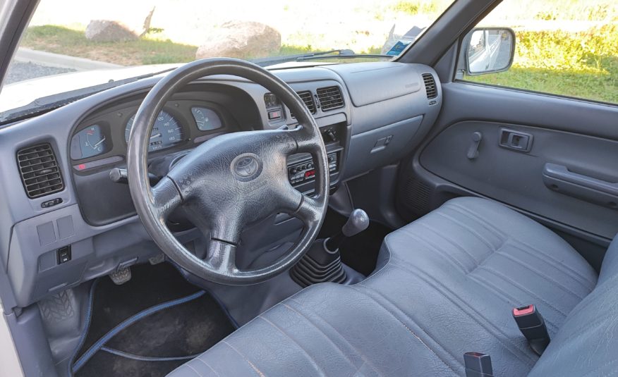 TOYOTA HILUX VI 90 D-4D SIMPLE CABINE 4×2