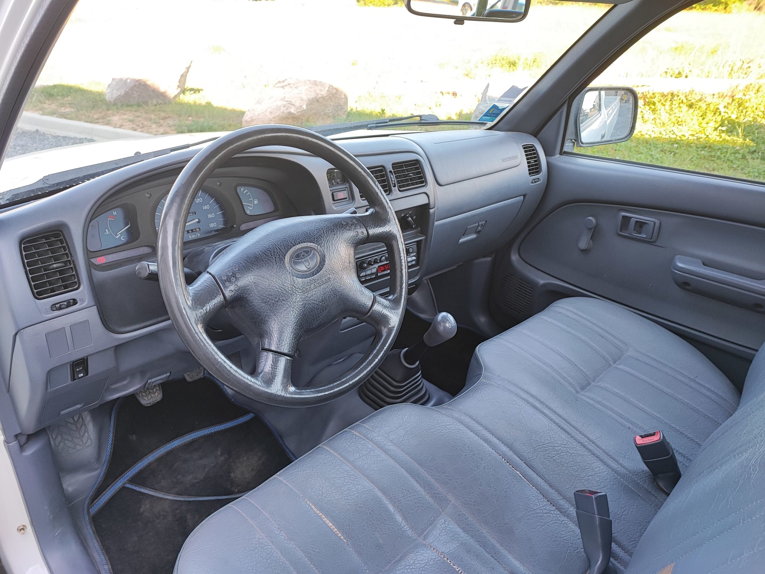 TOYOTA HILUX VI 90 D-4D SIMPLE CABINE 4×2
