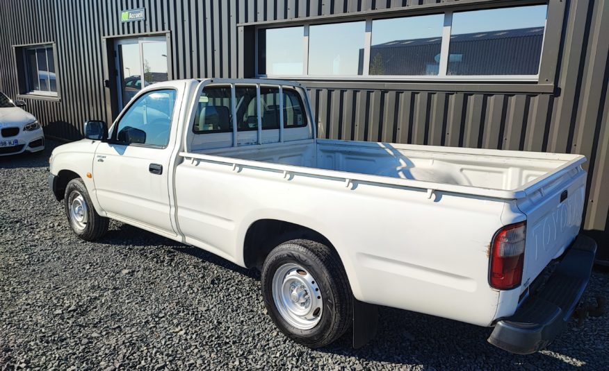 TOYOTA HILUX VI 90 D-4D SIMPLE CABINE 4×2