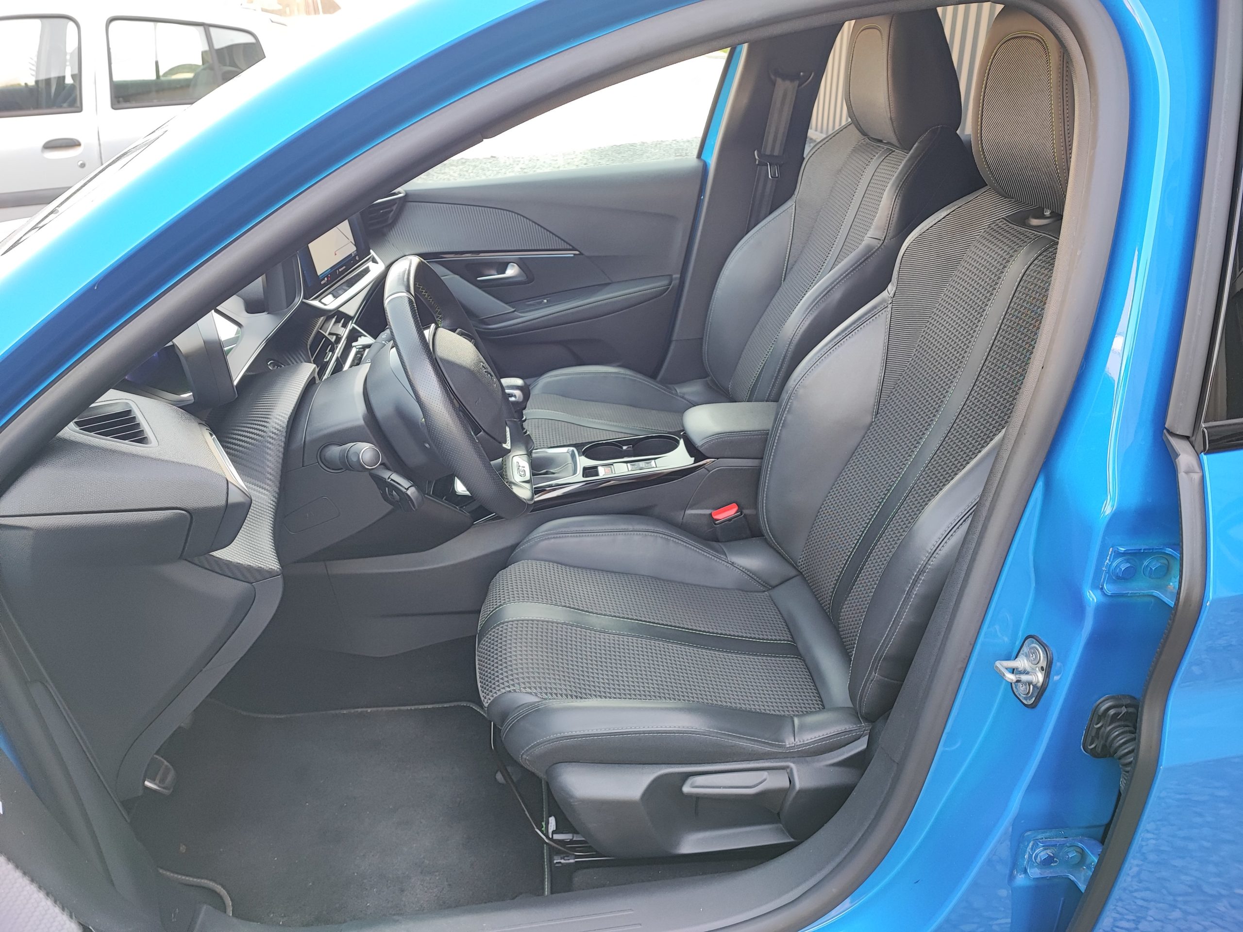 PEUGEOT 208 II 1.2 PURETECH 100 S&S GT LINE