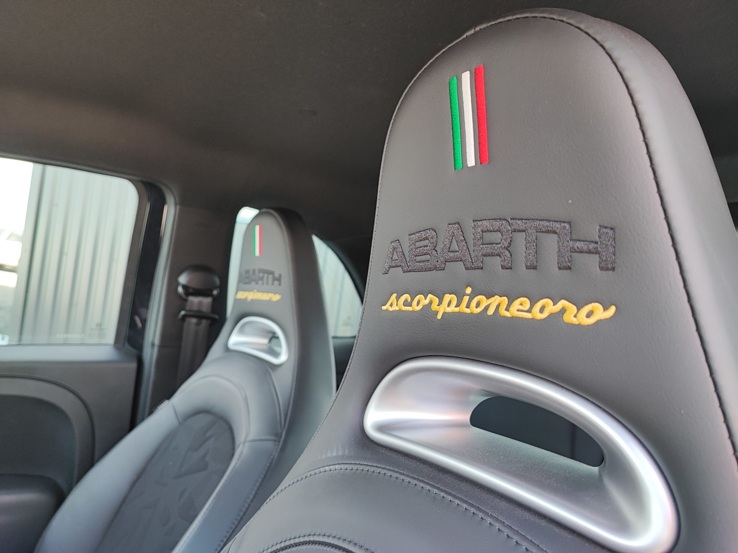 ABARTH 500 (2E GENERATION) II (2) 595 1.4 TURBO 16V T-JET 165 SCORPIONEORO