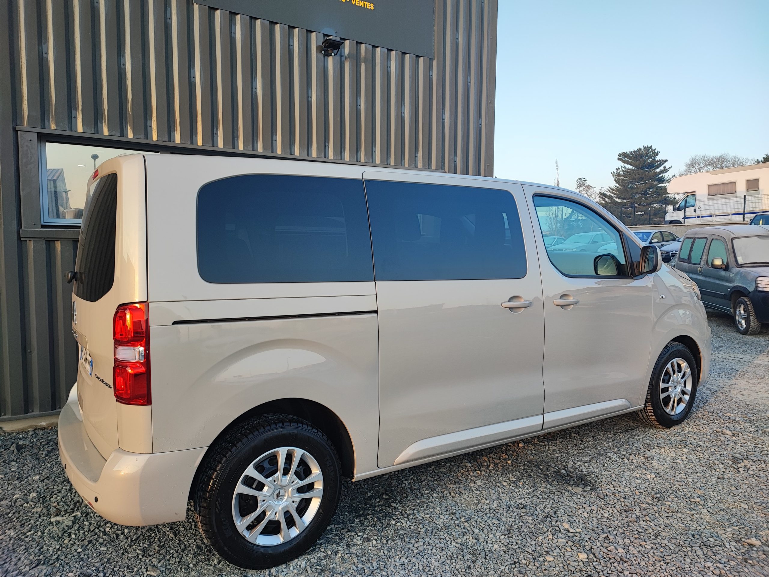 CITROËN SPACETOURER III TAILLE M BLUEHDI 115 S&S BUSINESS BV6 9 PLACES