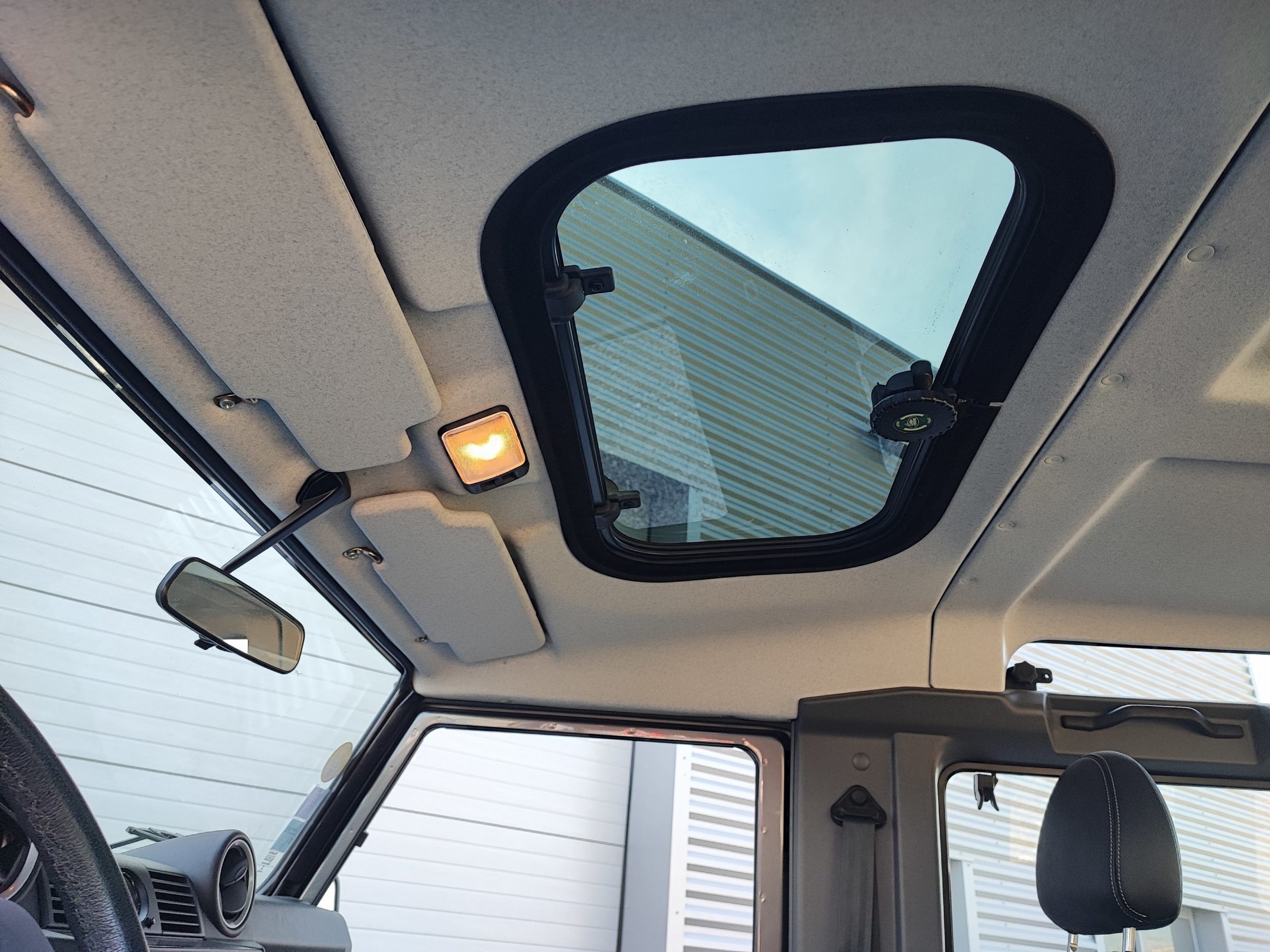 LAND ROVER DEFENDER HT 90 SE 2.2L Mark VI