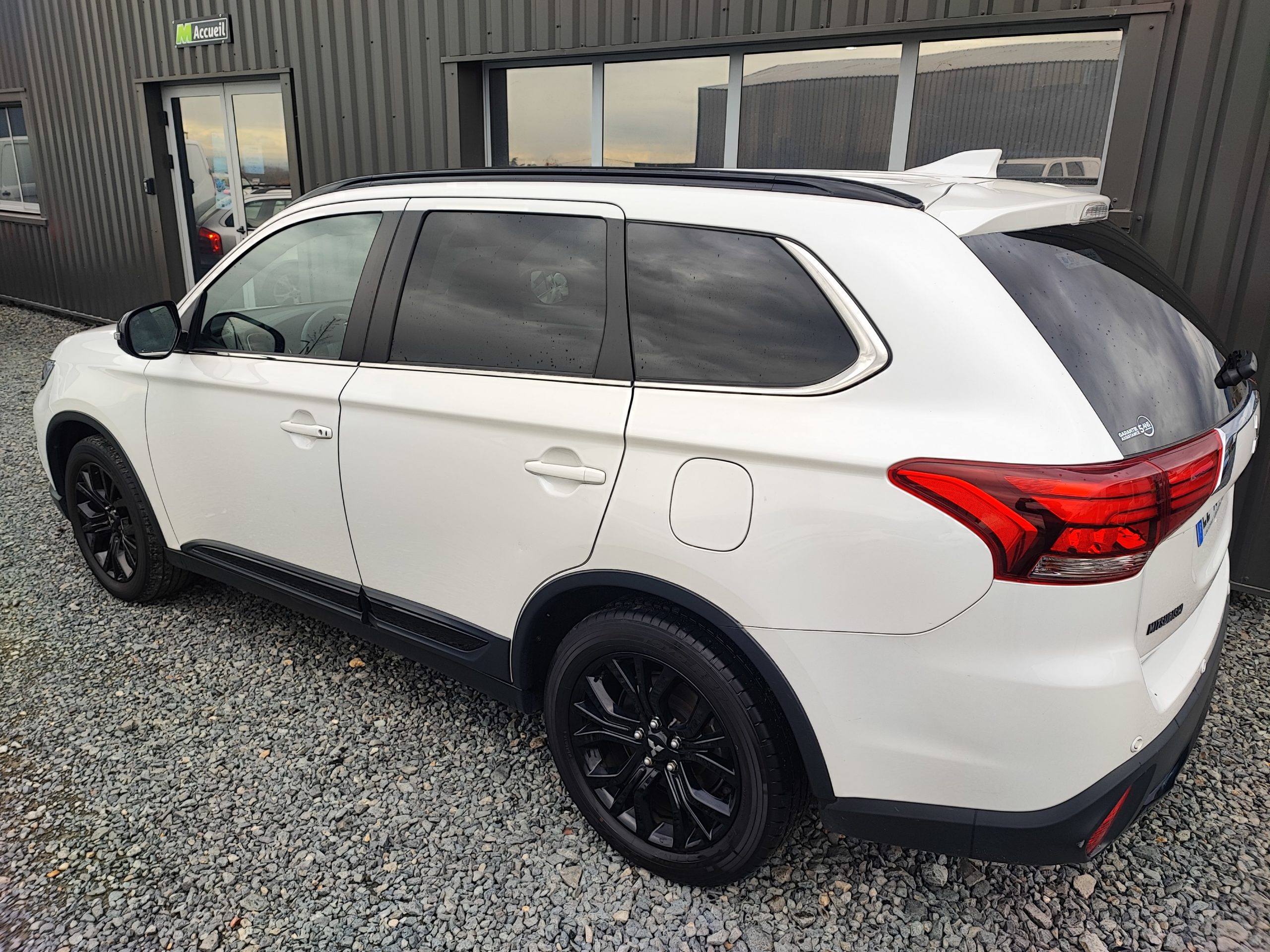 MITSUBISHI OUTLANDER III 2.2 DI-D 150 BLACK COLLECTION+