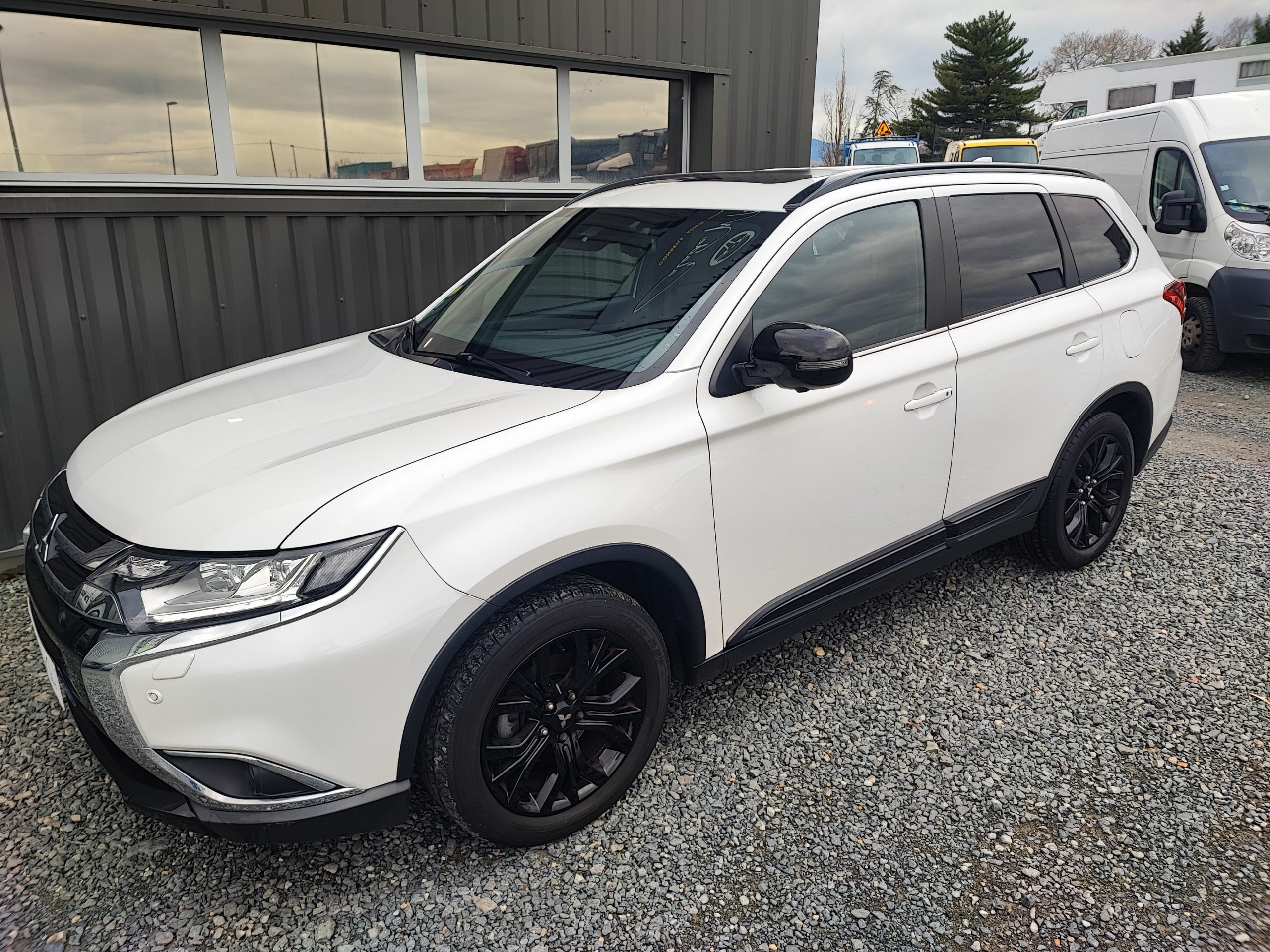 MITSUBISHI OUTLANDER III 2.2 DI-D 150 BLACK COLLECTION+