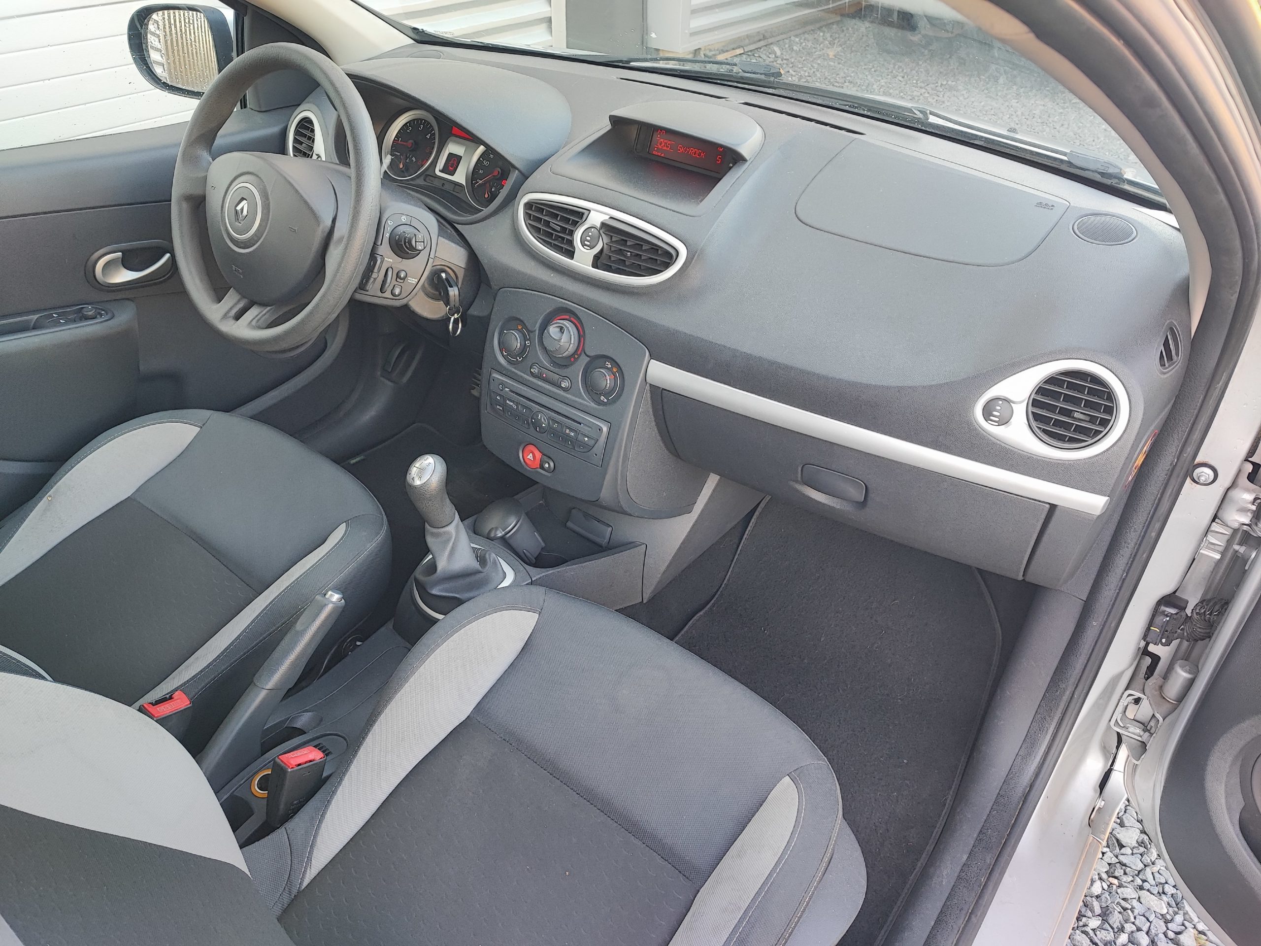 RENAULT CLIO III 1.5 DCI 75CH EXPRESSION CLIM 5P