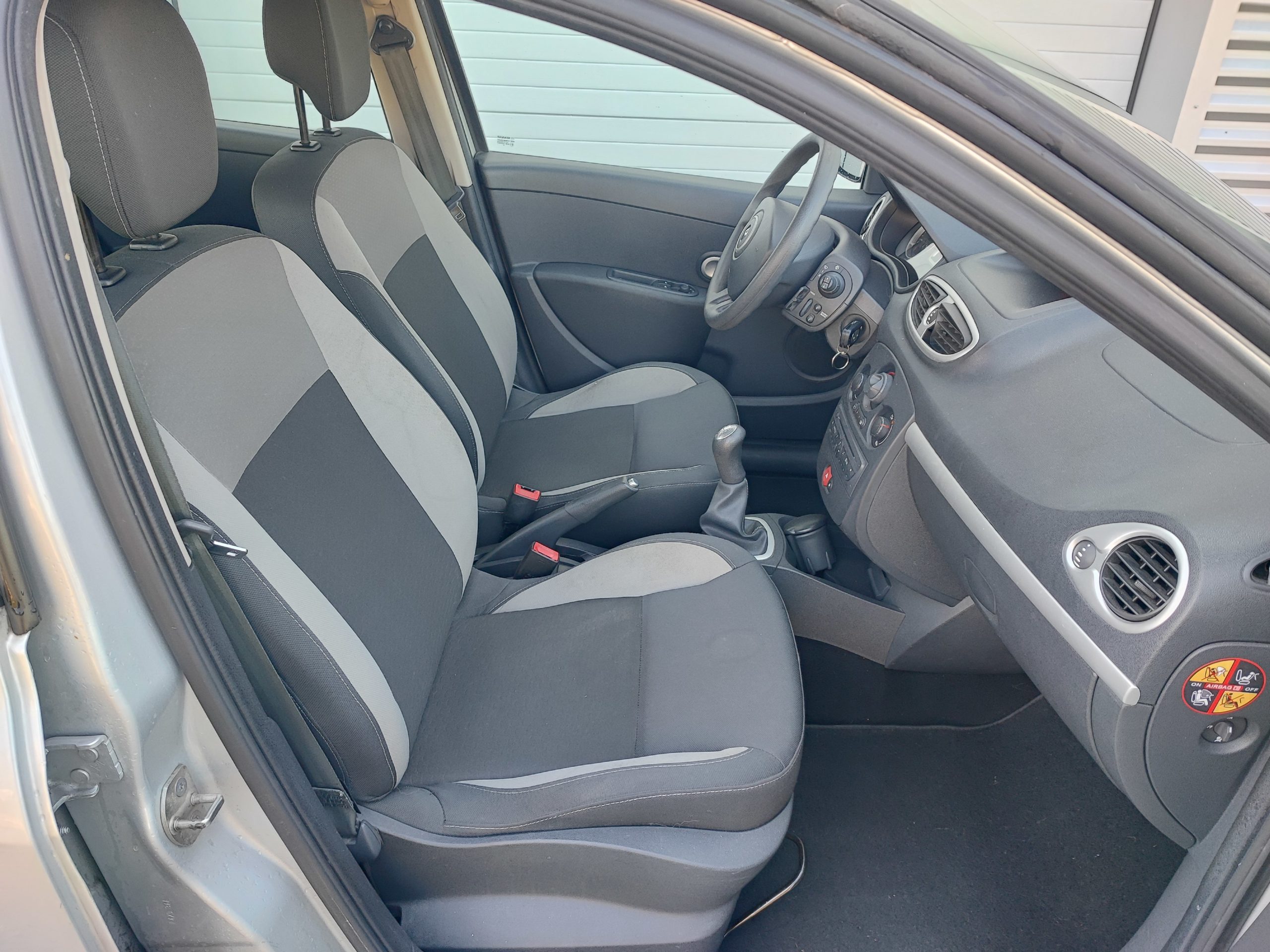 RENAULT CLIO III 1.5 DCI 75CH EXPRESSION CLIM 5P