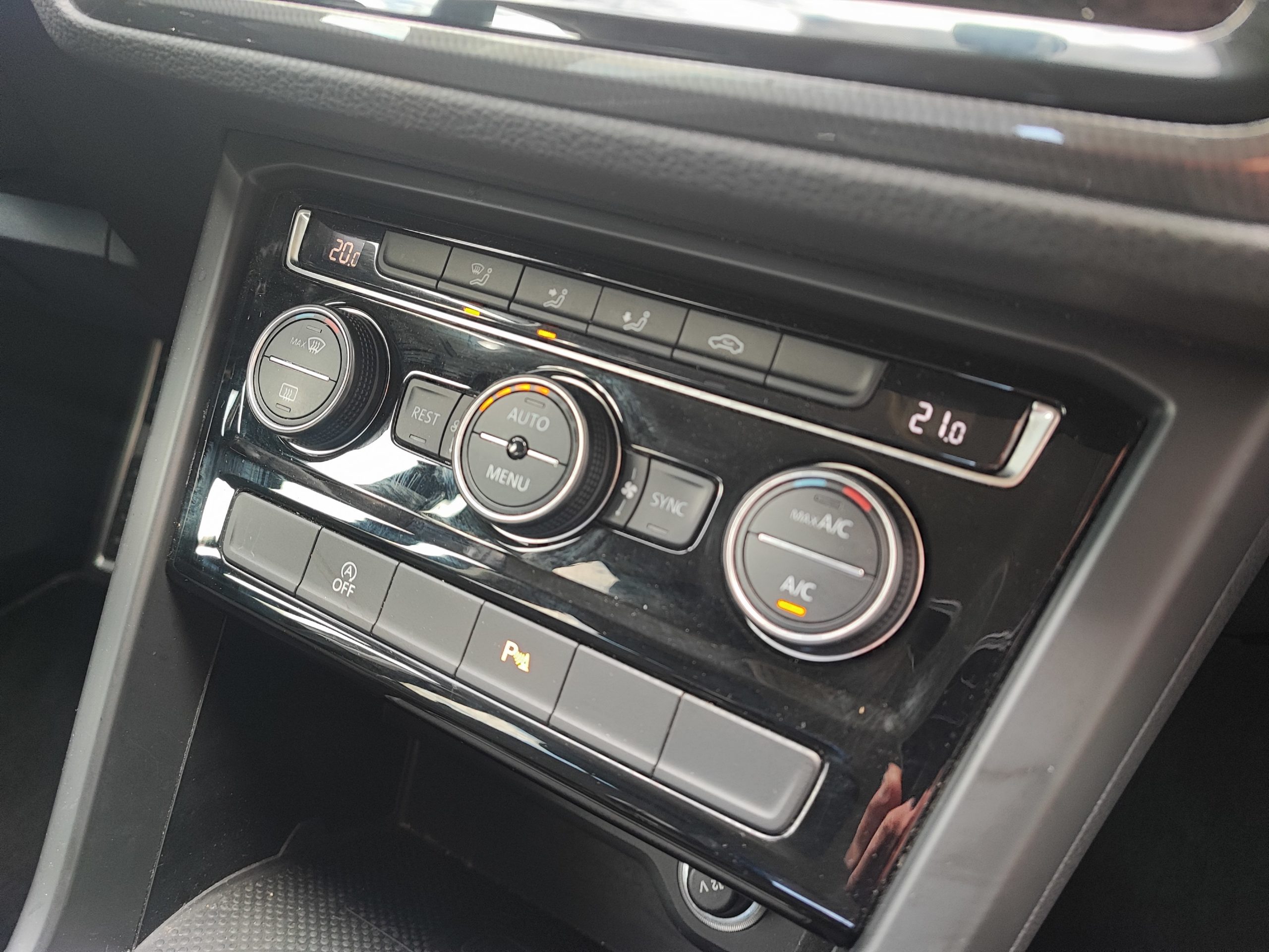 VOLKSWAGEN TOURAN III 1.6 TDI 115 BLUEMOTION TECHNOLOGY CONNECT 7 PLACES