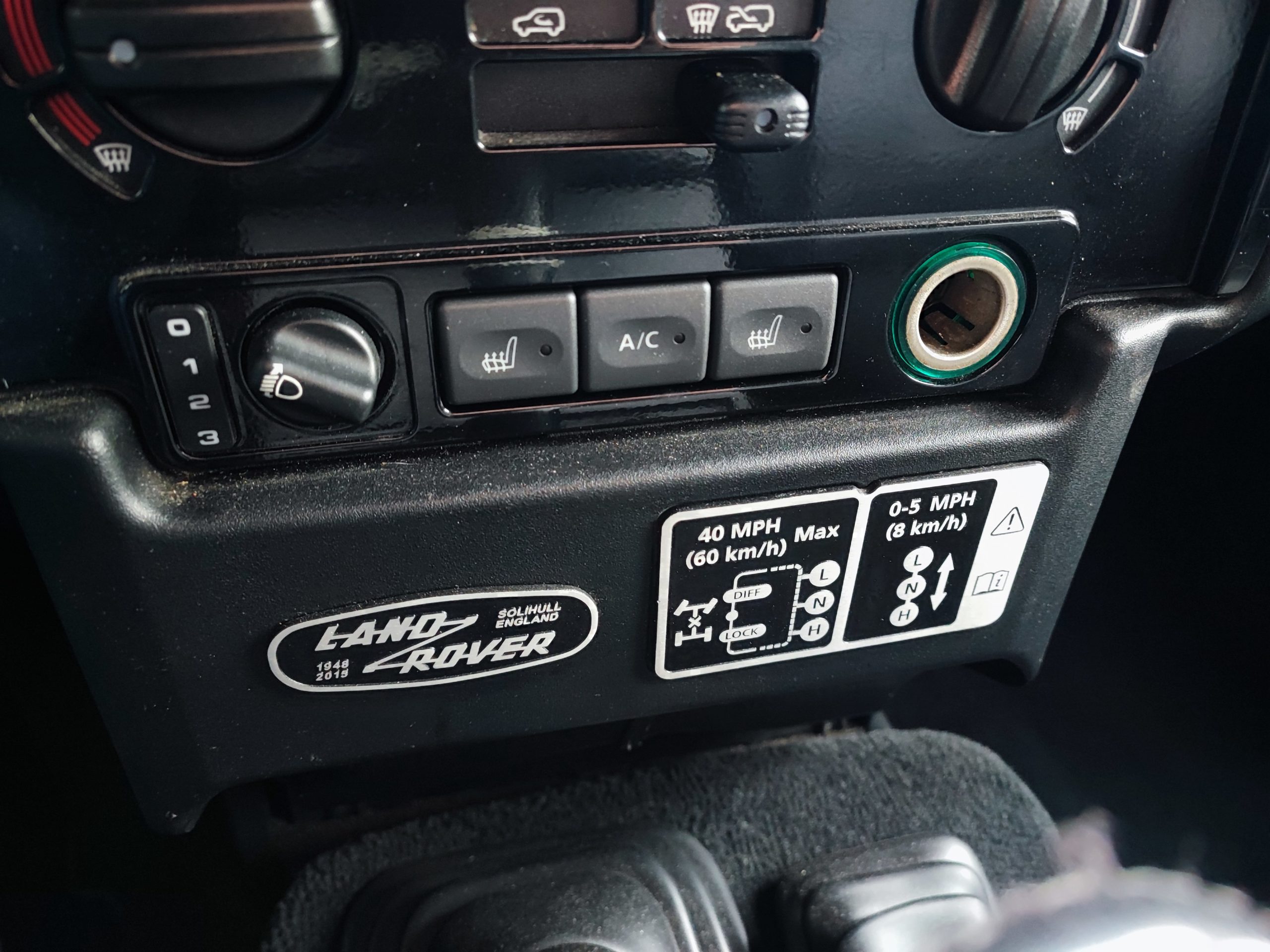 LAND ROVER DEFENDER III 90 HARD TOP ADVENTURE EDITION