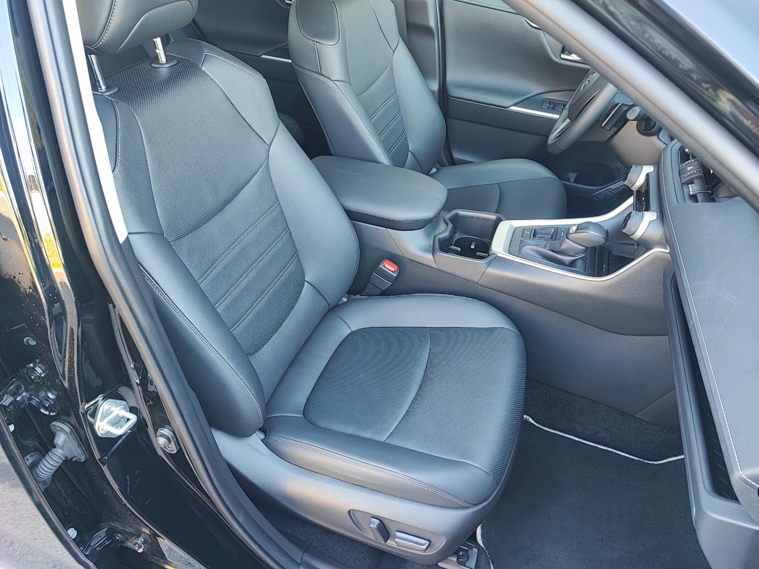 TOYOTA RAV4 2.5 Hybride 218ch LOUNGE 2WD