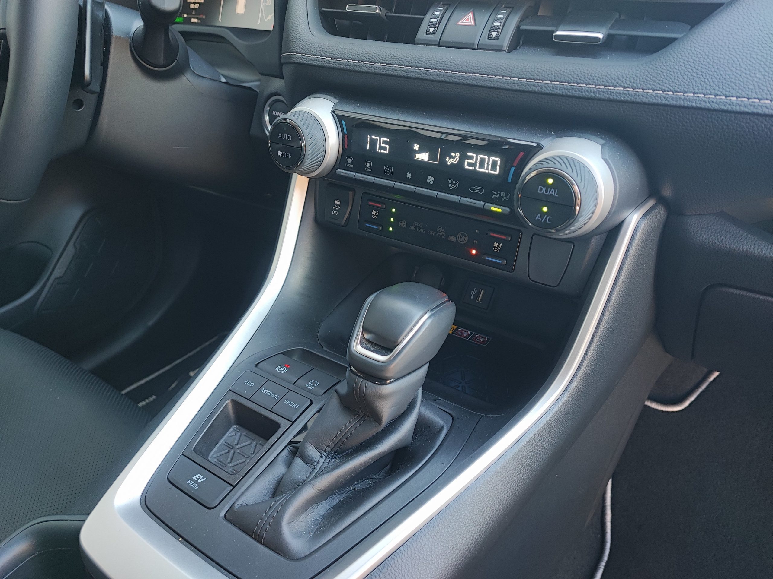 TOYOTA RAV4 2.5 Hybride 218ch LOUNGE 2WD