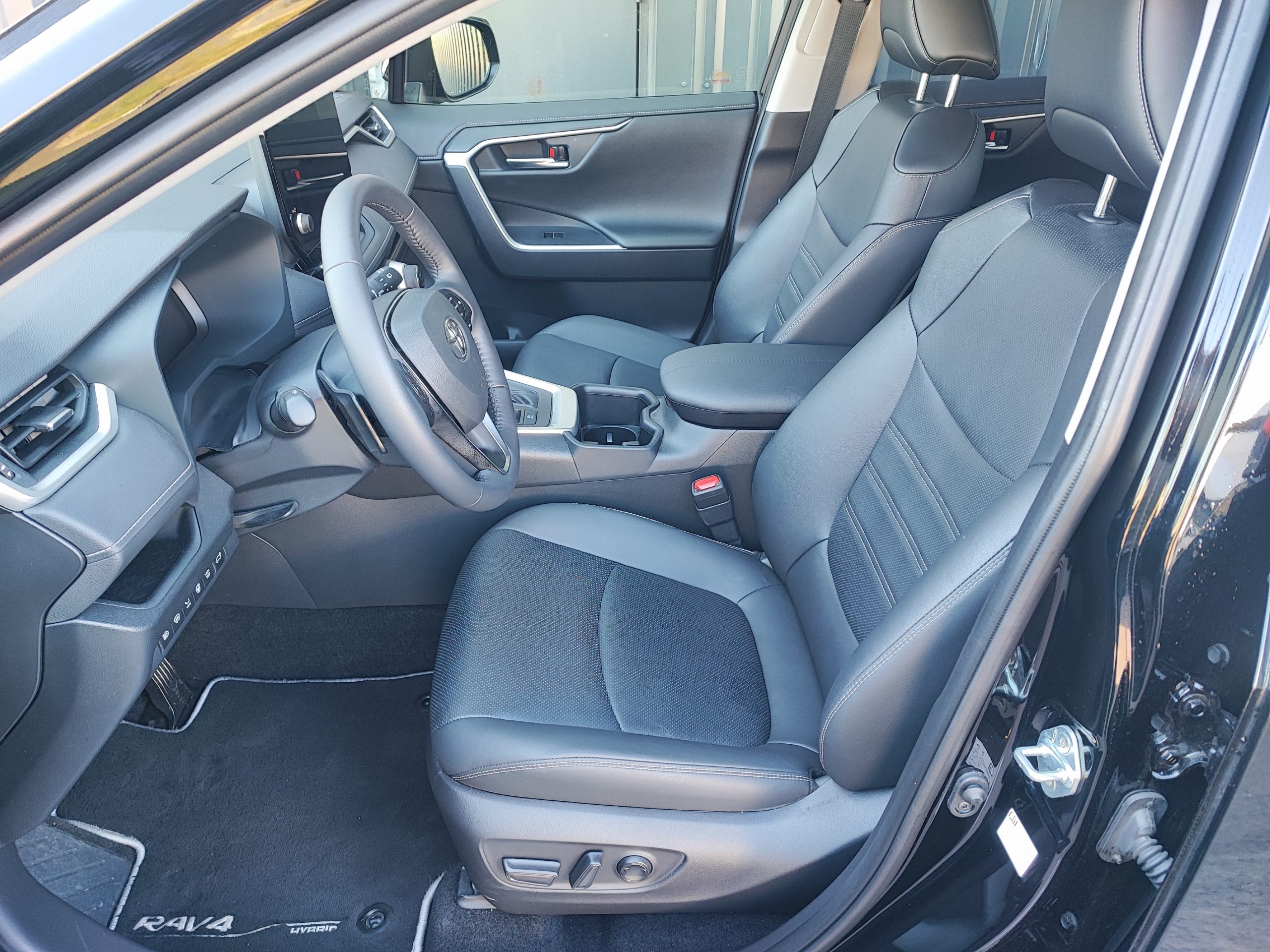 TOYOTA RAV4 2.5 Hybride 218ch LOUNGE 2WD