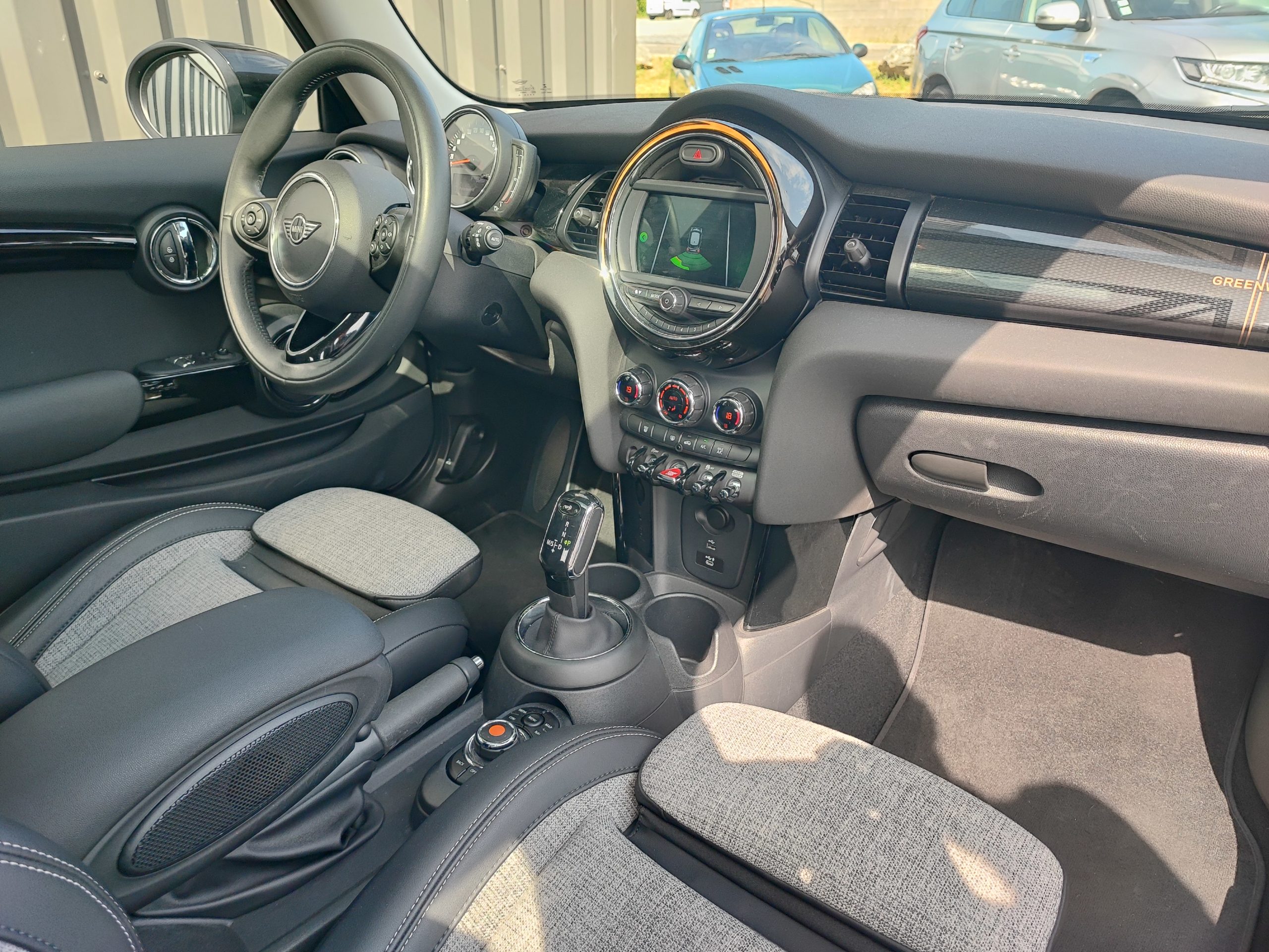 MINI MINI III (F56) 1.5 COOPER 136 EDITION GREENWICH BVA7