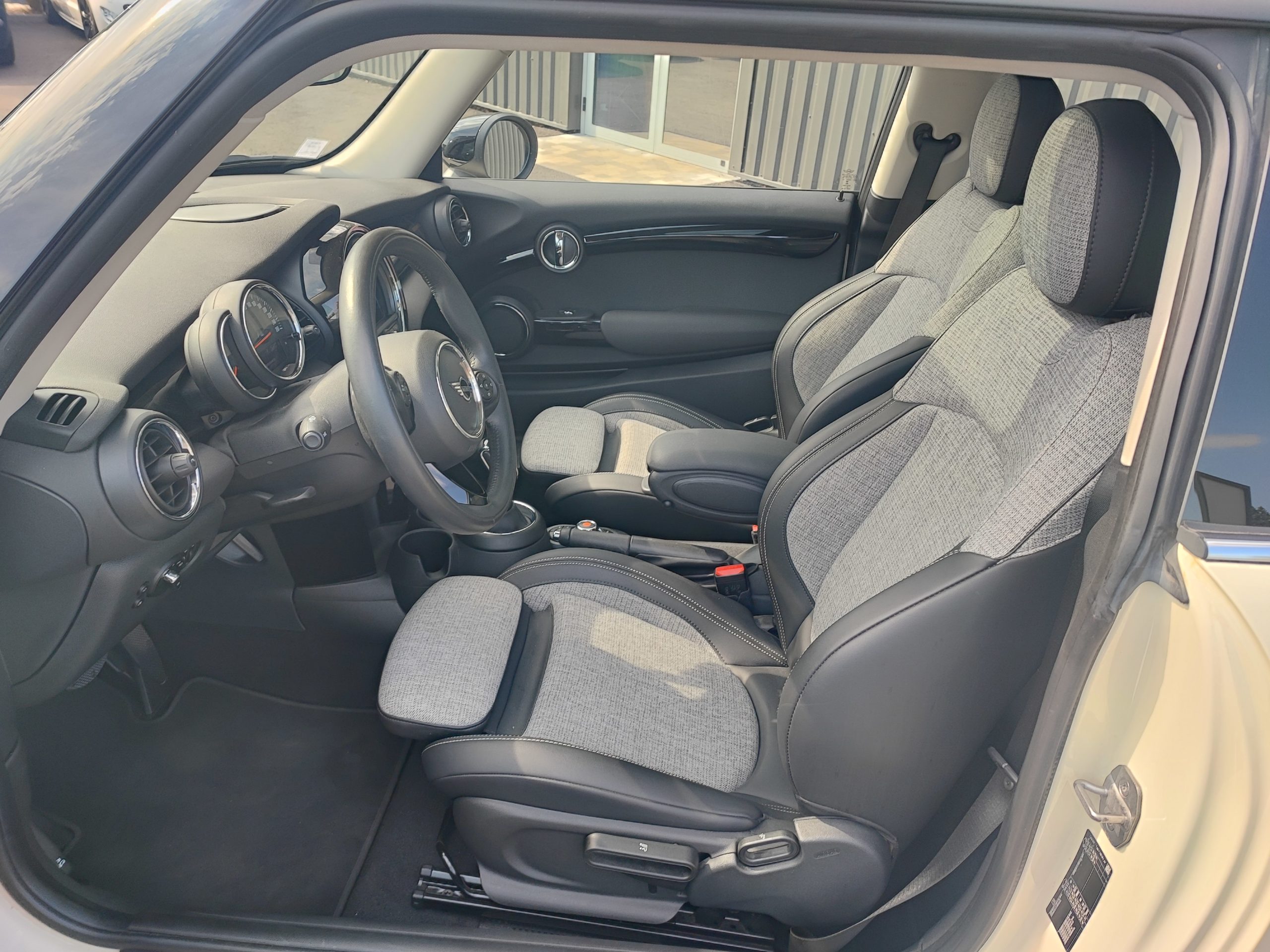 MINI MINI III (F56) 1.5 COOPER 136 EDITION GREENWICH BVA7