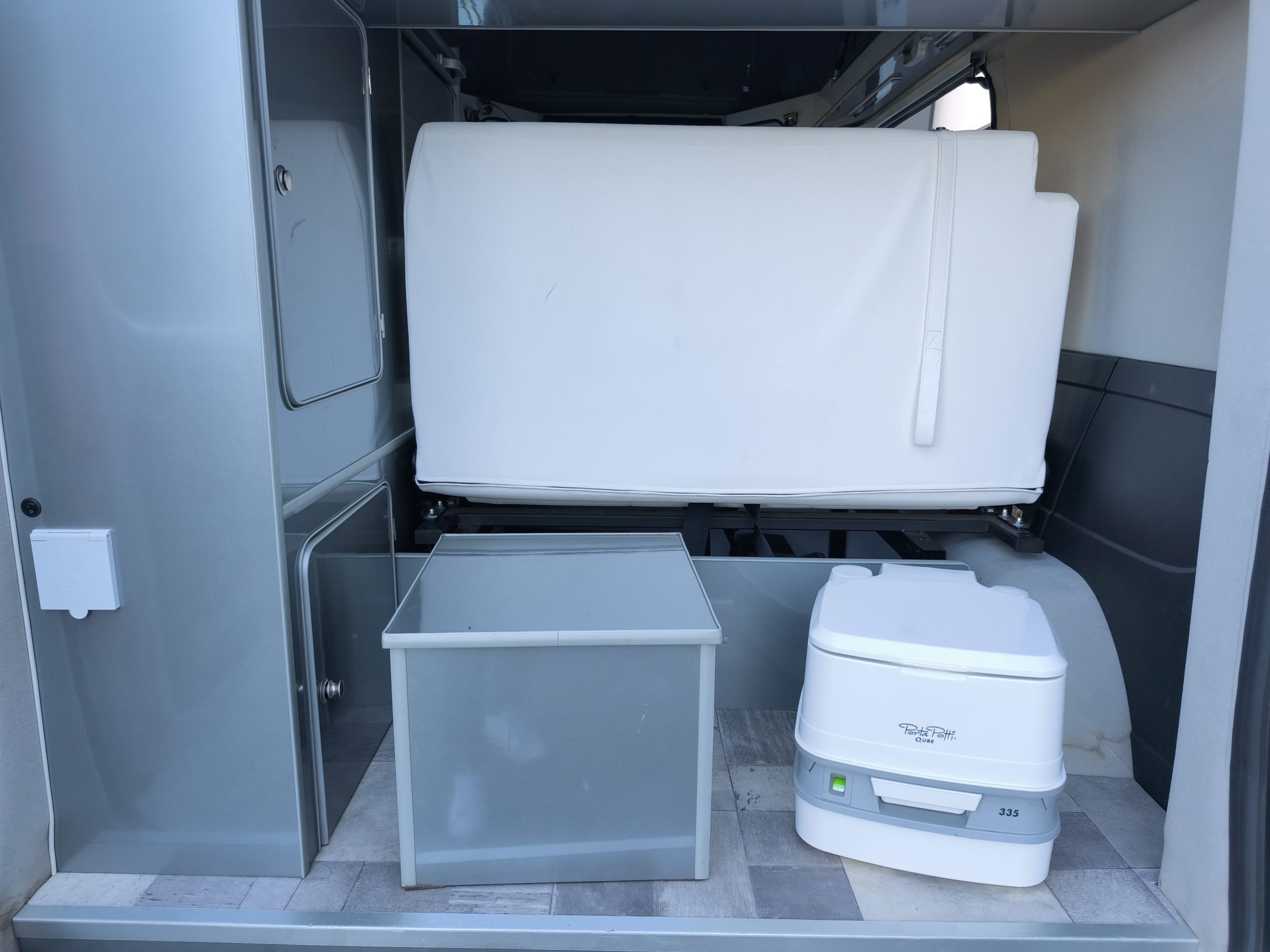 RENAULT TRAFIC 2.0 DCI 120CH BVM6 VAN AMENAGE TOIT RELEVABLE