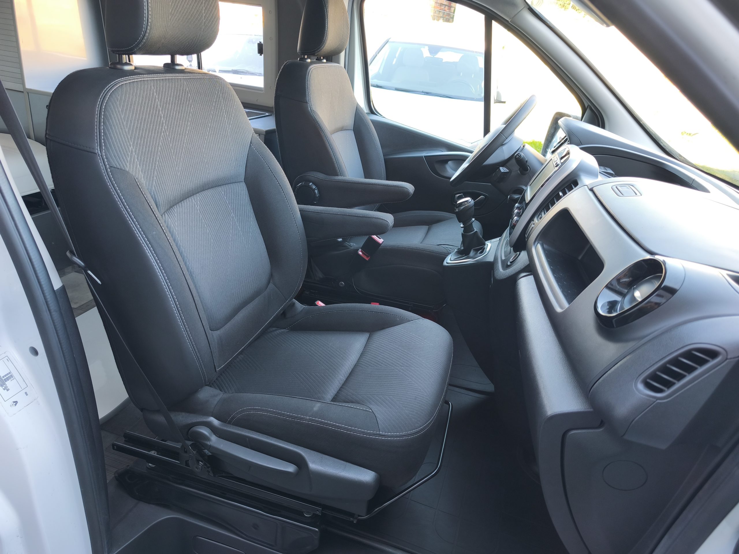 RENAULT TRAFIC 2.0 DCI 120CH BVM6 VAN AMENAGE TOIT RELEVABLE