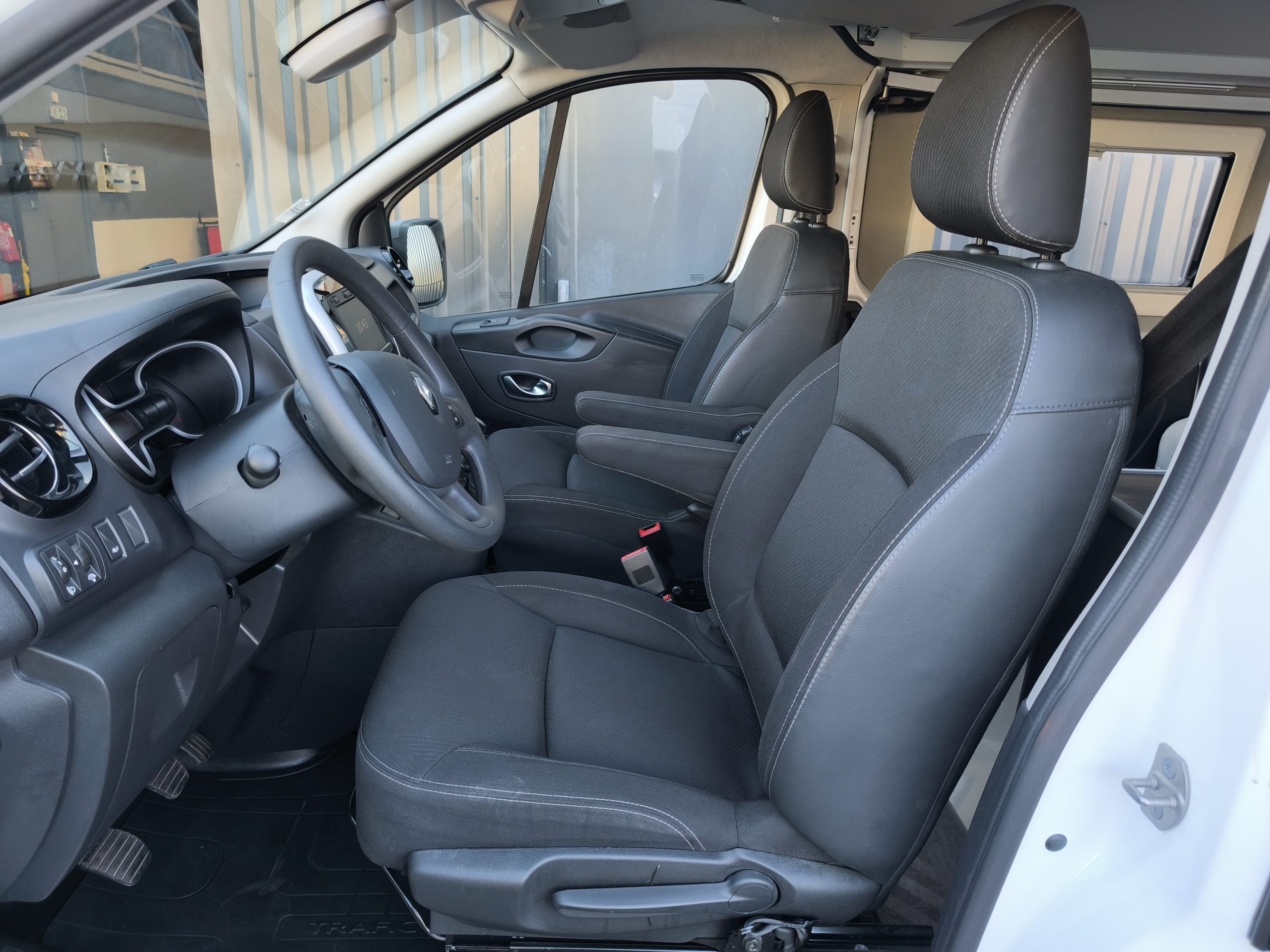 RENAULT TRAFIC 2.0 DCI 120CH BVM6 VAN AMENAGE TOIT RELEVABLE