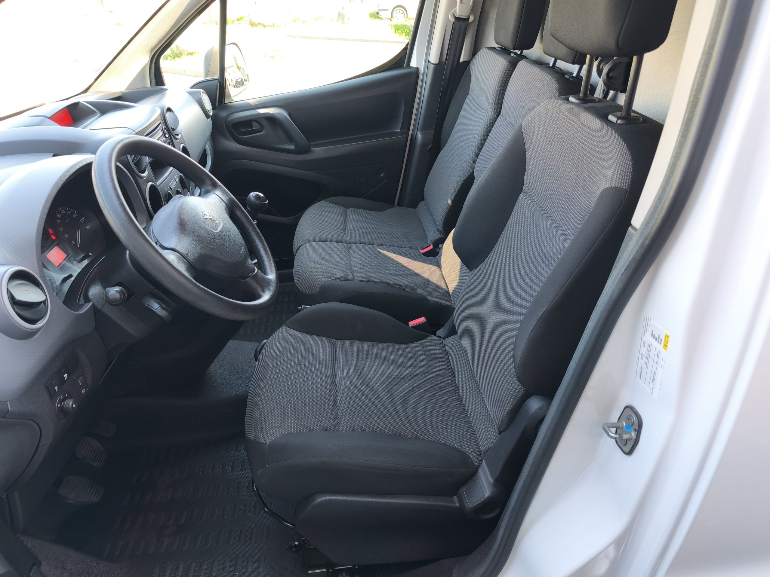 PEUGEOT PARTNER 1.6 BLEUHDI 100CH ACTIVE BVM5