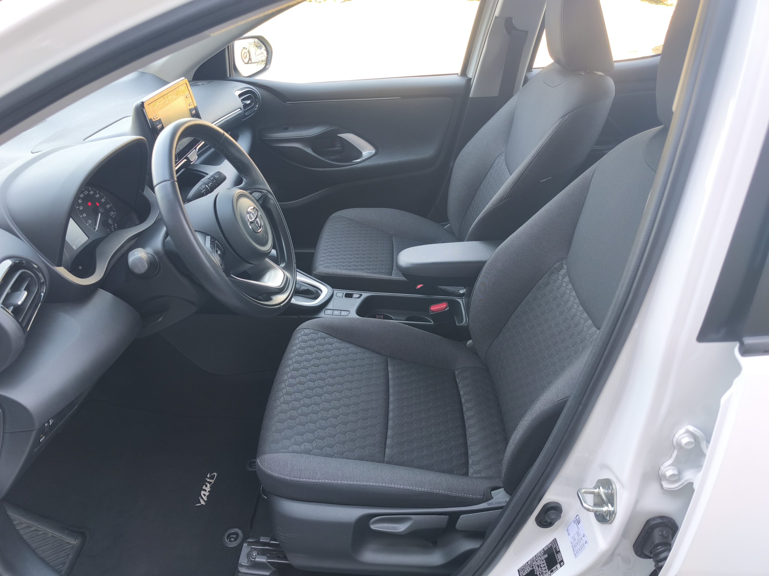 TOYOTA YARIS IV 116h DYNAMIC BUSINESS 5P