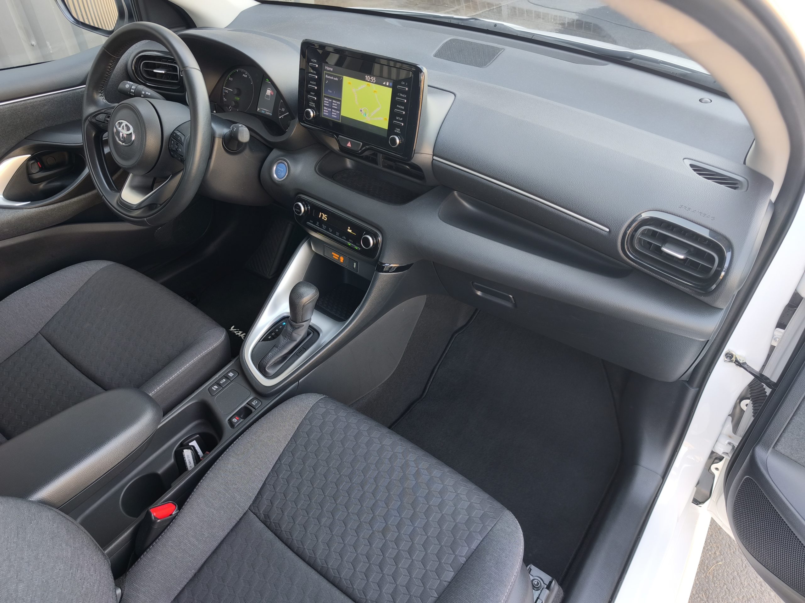 TOYOTA YARIS IV 116h DYNAMIC BUSINESS 5P