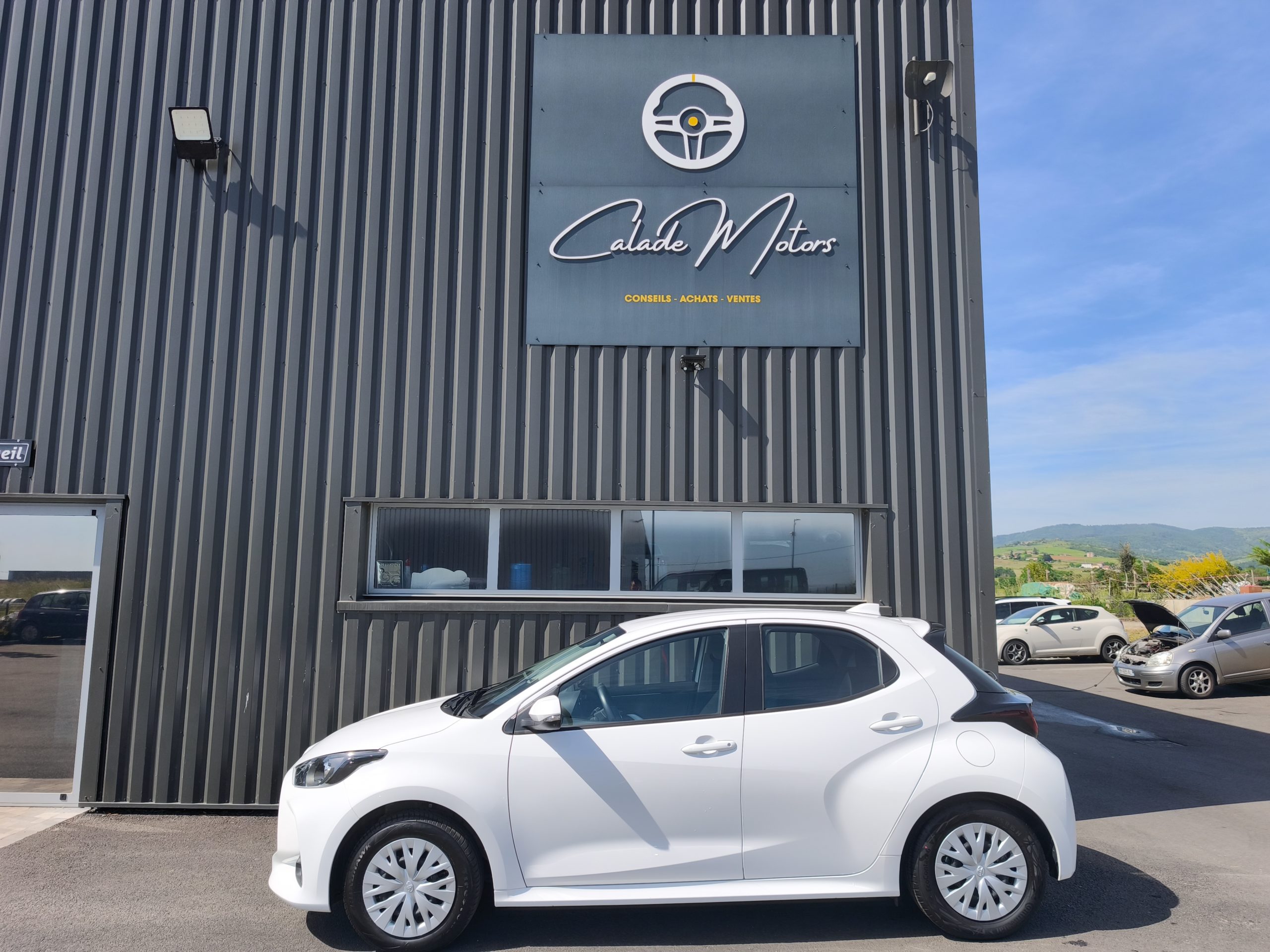 TOYOTA YARIS IV 116h DYNAMIC BUSINESS 5P