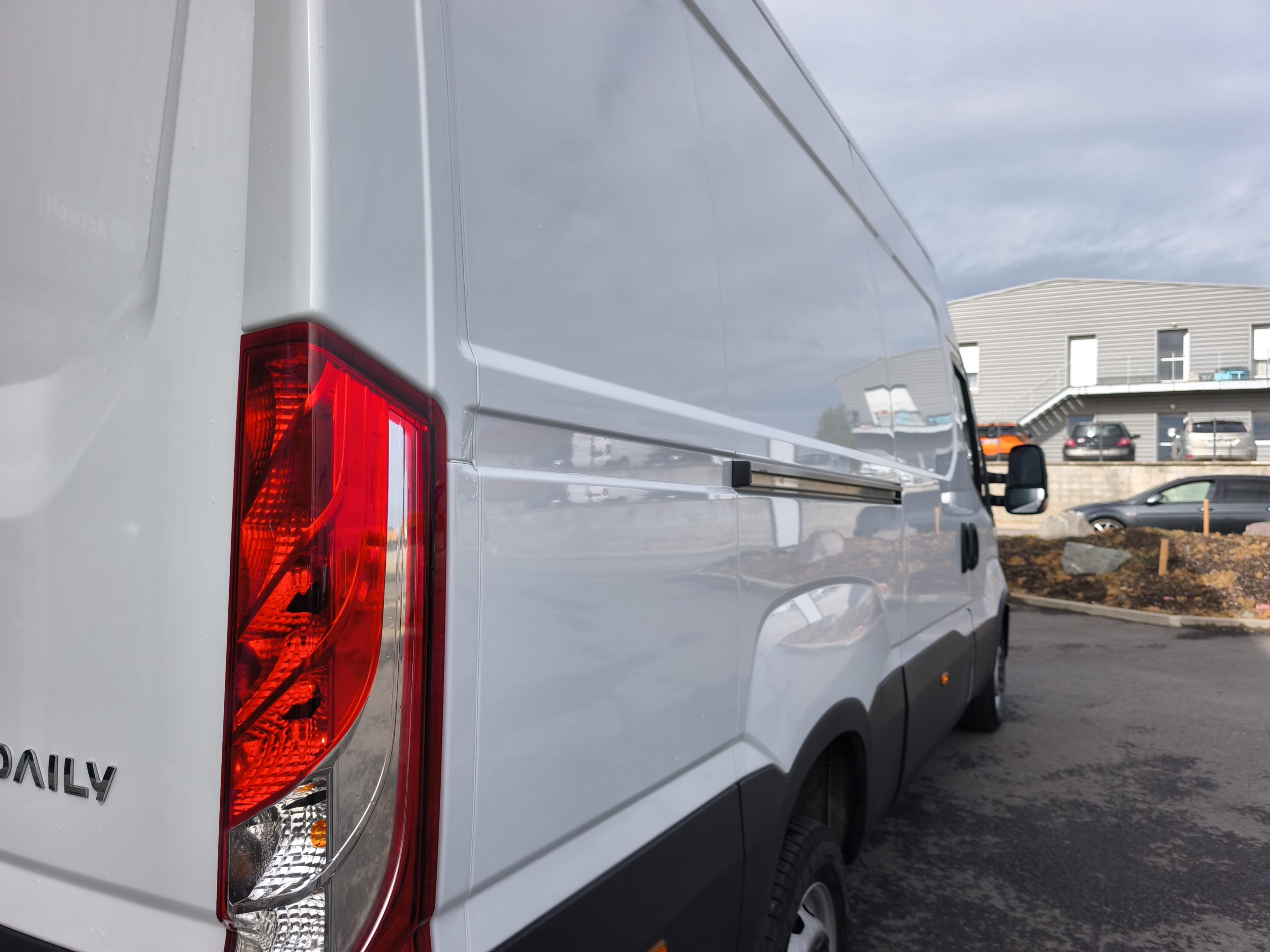 IVECO DAILY V FOURGON 35S18 180CH HI-MATIC L3 BVA