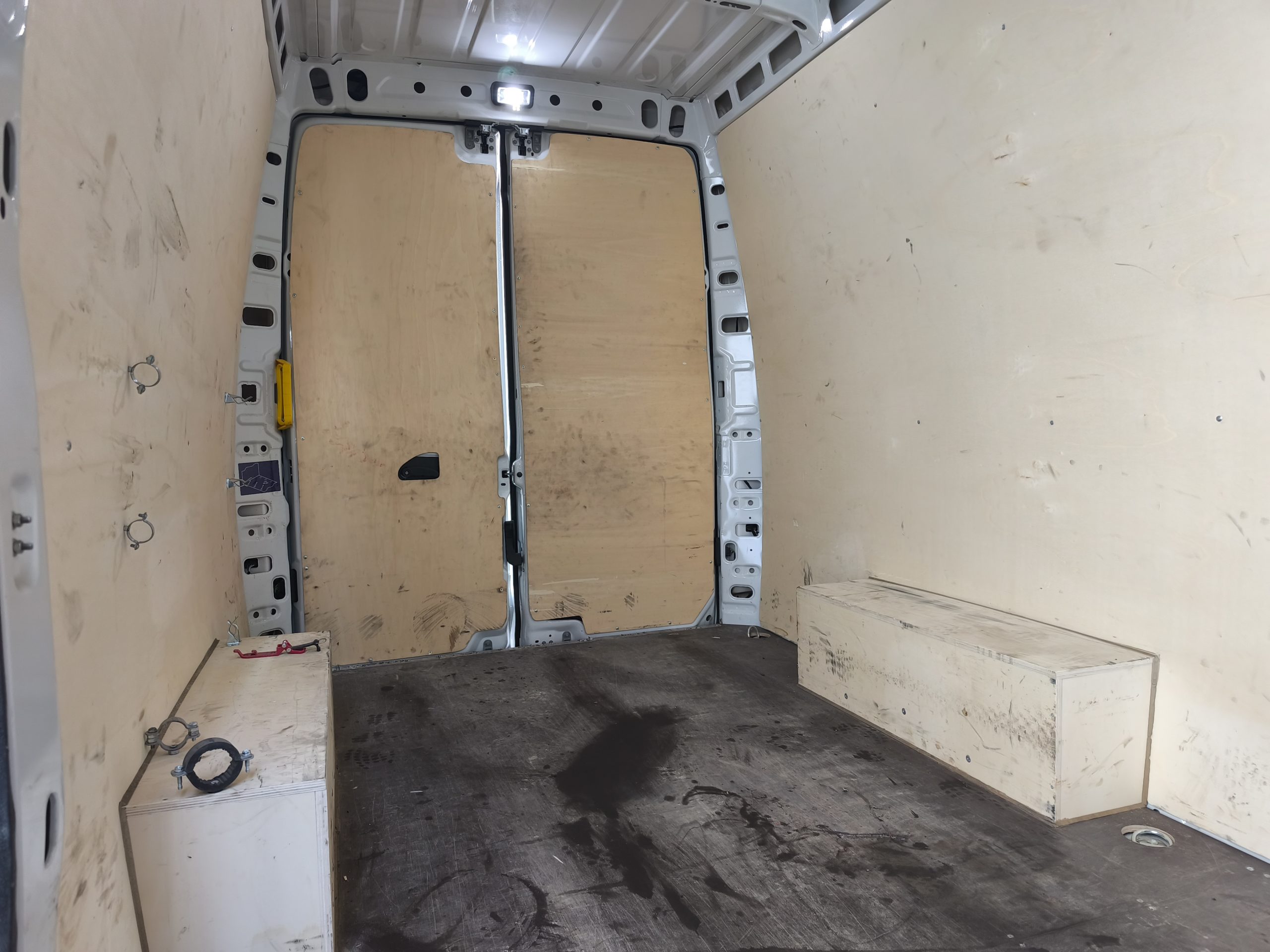 IVECO DAILY V FOURGON 35S18 180CH HI-MATIC L3 BVA