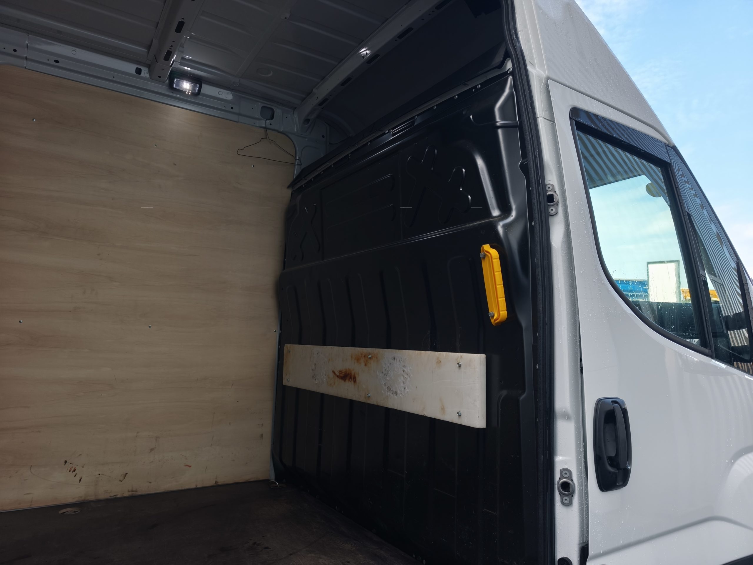 IVECO DAILY V FOURGON 35S18 180CH HI-MATIC L3 BVA