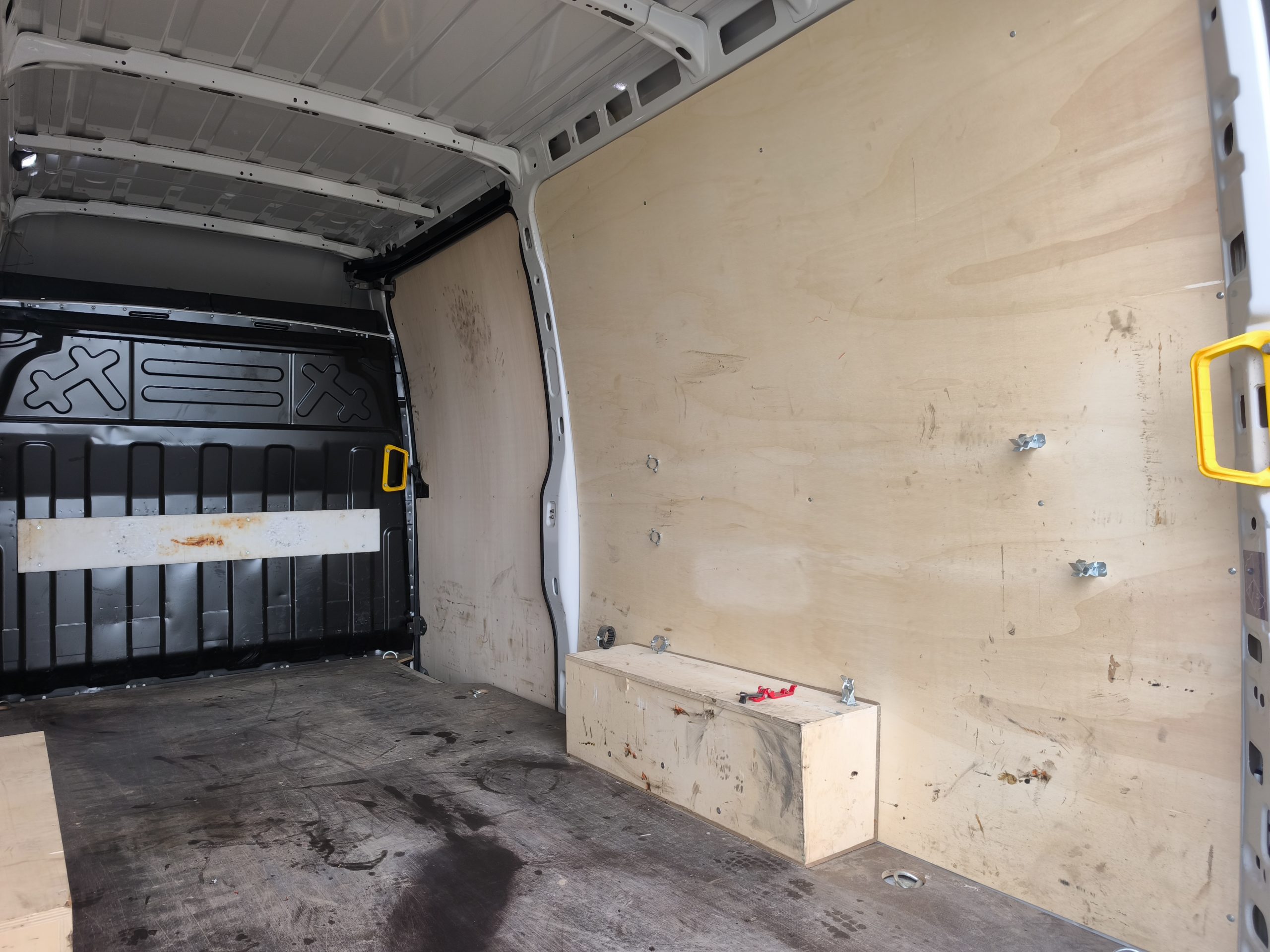 IVECO DAILY V FOURGON 35S18 180CH HI-MATIC L3 BVA