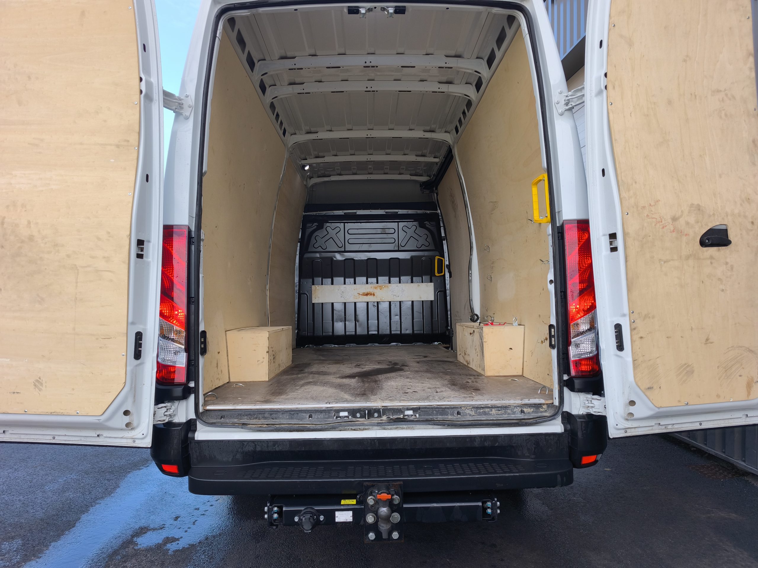 IVECO DAILY V FOURGON 35S18 180CH HI-MATIC L3 BVA