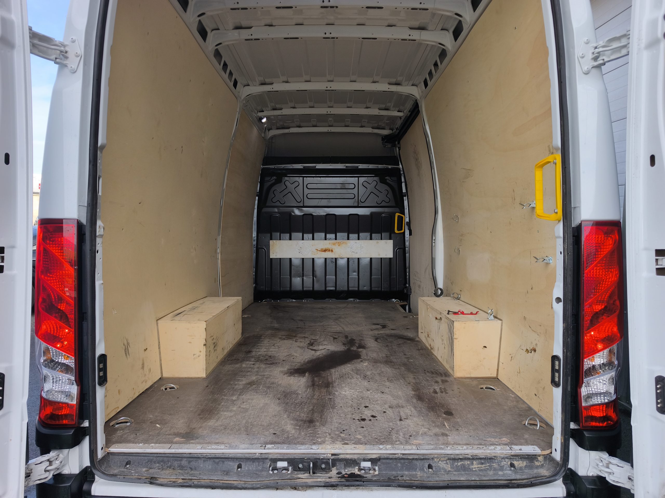 IVECO DAILY V FOURGON 35S18 180CH HI-MATIC L3 BVA