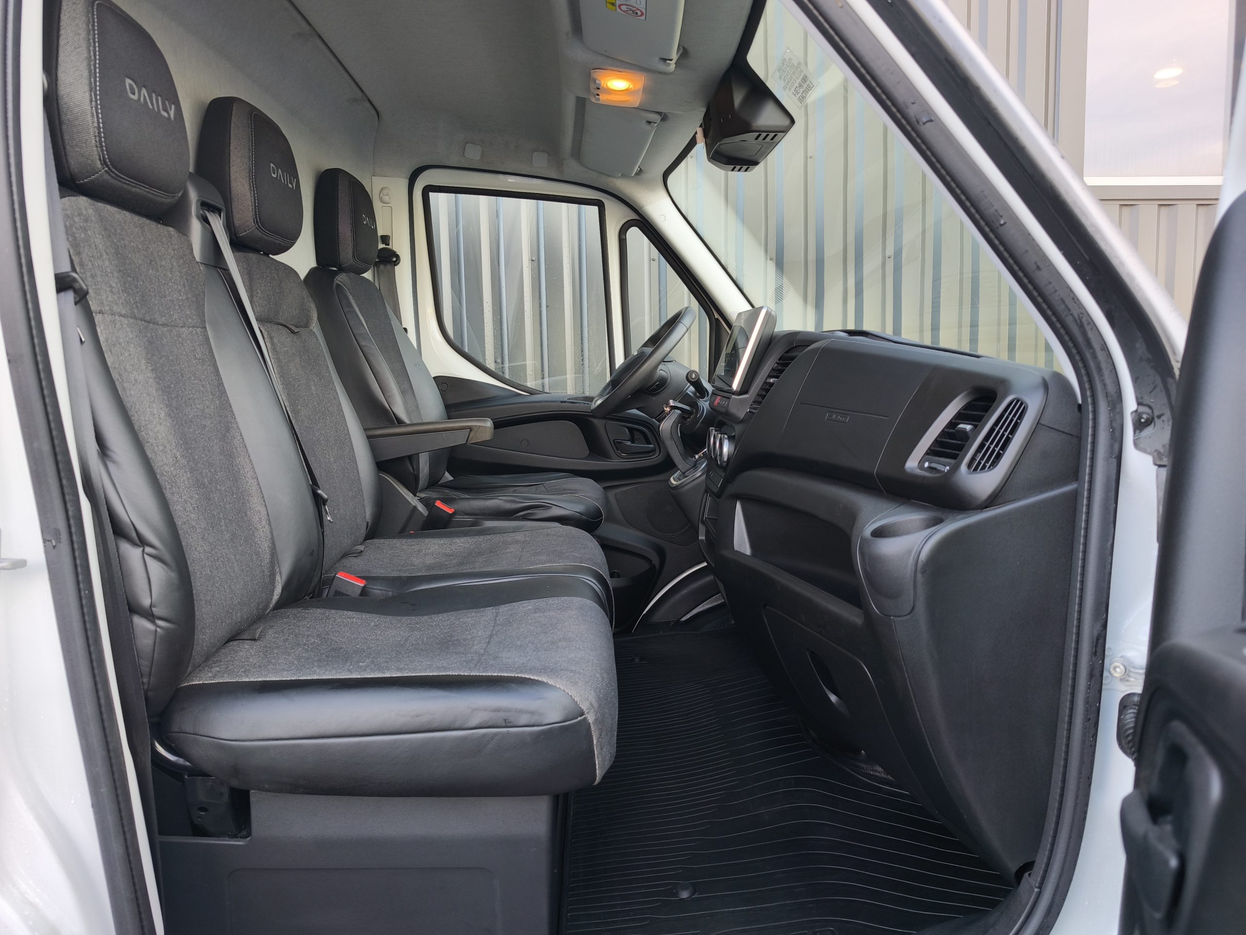 IVECO DAILY V FOURGON 35S18 180CH HI-MATIC L3 BVA
